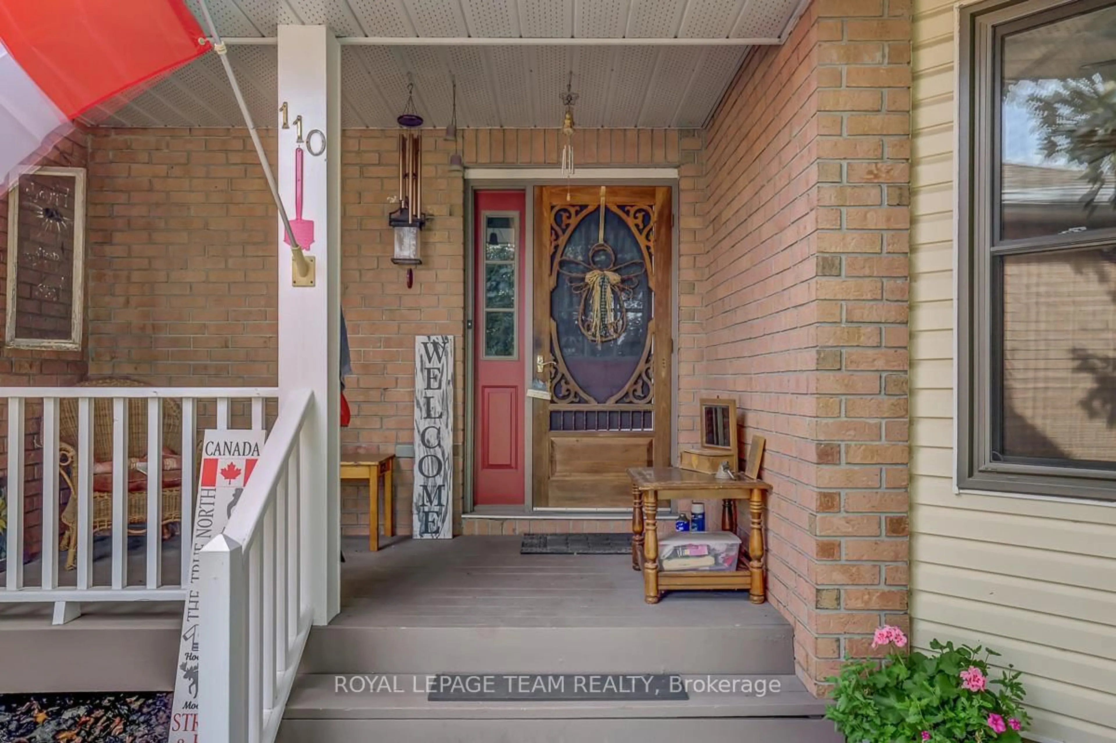 Indoor entryway for 110 Alfred St, North Grenville Ontario K0G 1J0