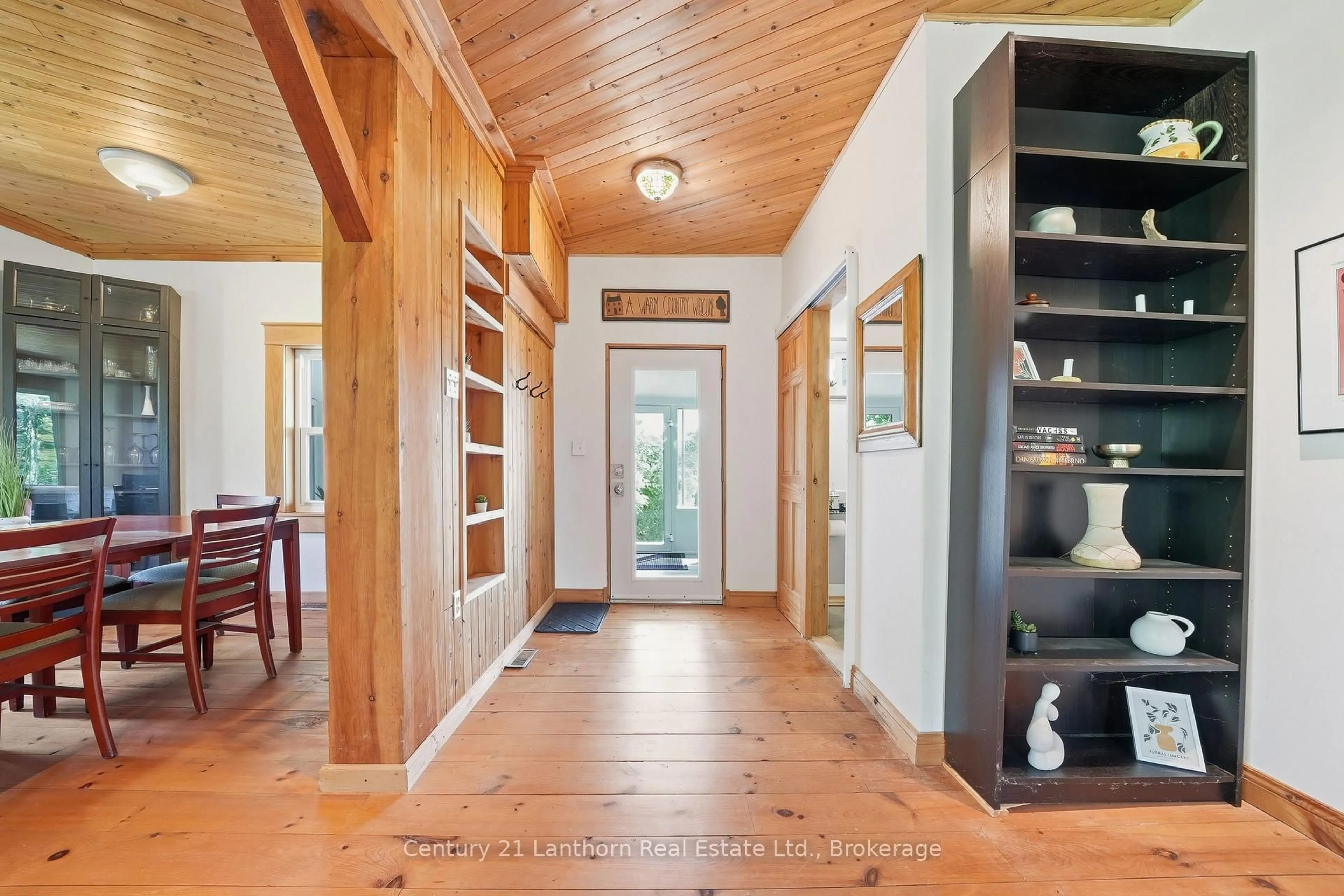 Indoor entryway for 336 RAY Rd, Madoc Ontario K0K 2K0