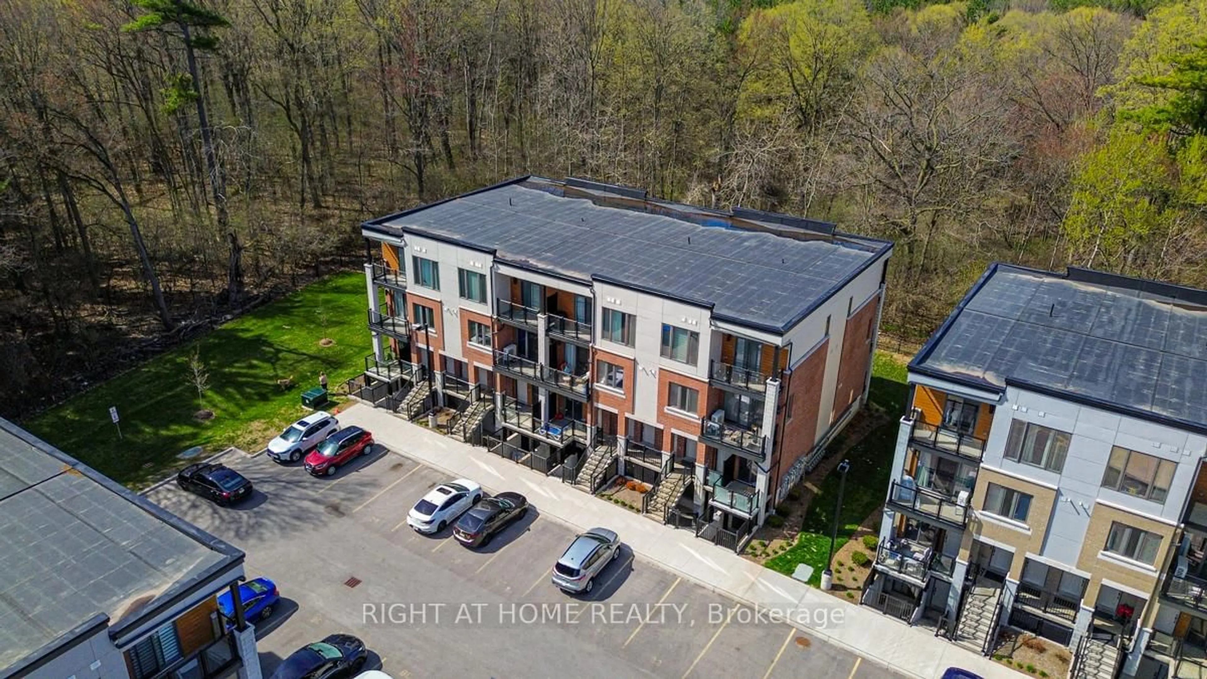 A pic from outside/outdoor area/front of a property/back of a property/a pic from drone, building for 25 ISHERWOOD  Ave #B/26, Cambridge Ontario N1R 0E2