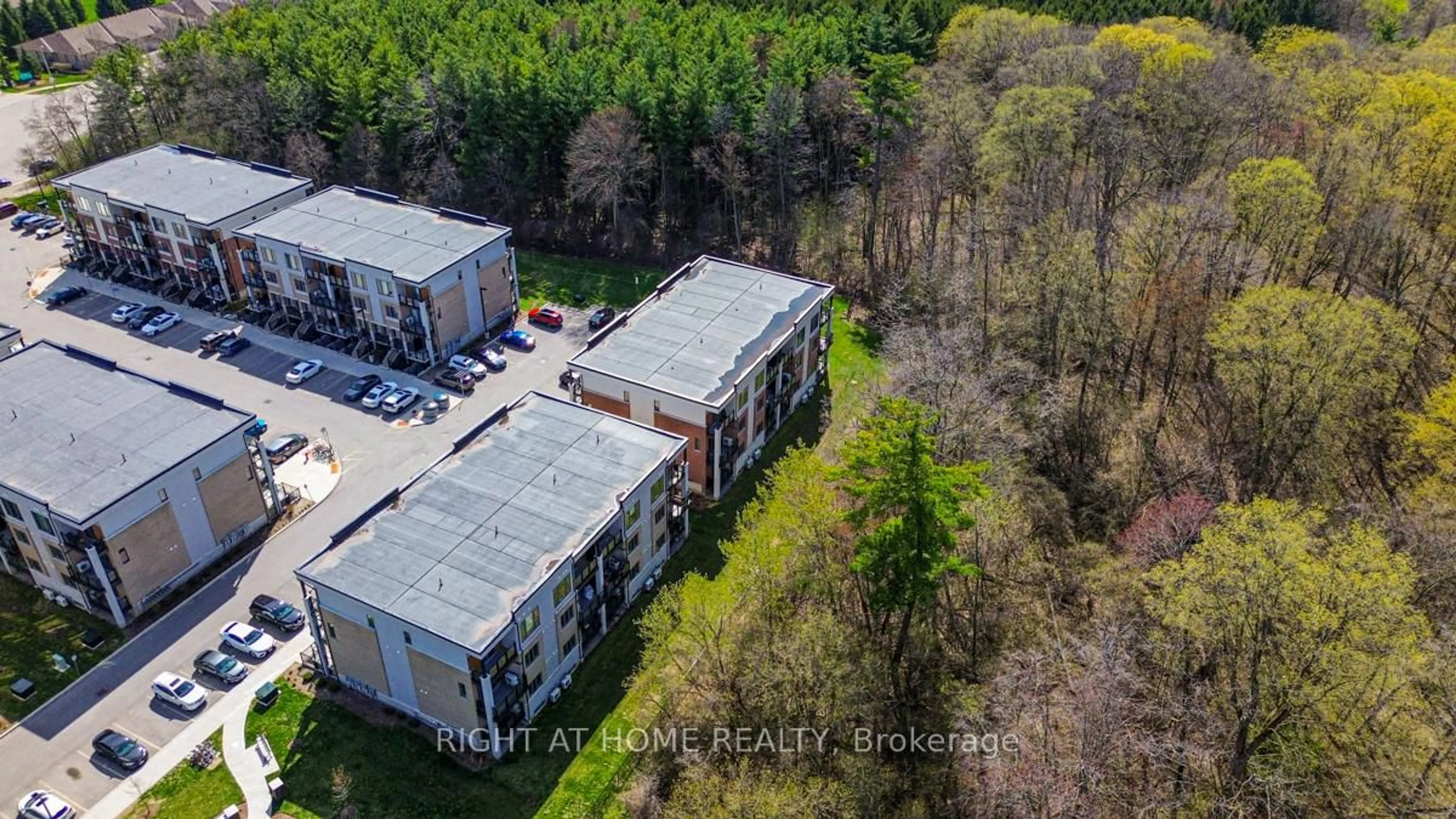 A pic from outside/outdoor area/front of a property/back of a property/a pic from drone, building for 25 ISHERWOOD  Ave #B/26, Cambridge Ontario N1R 0E2