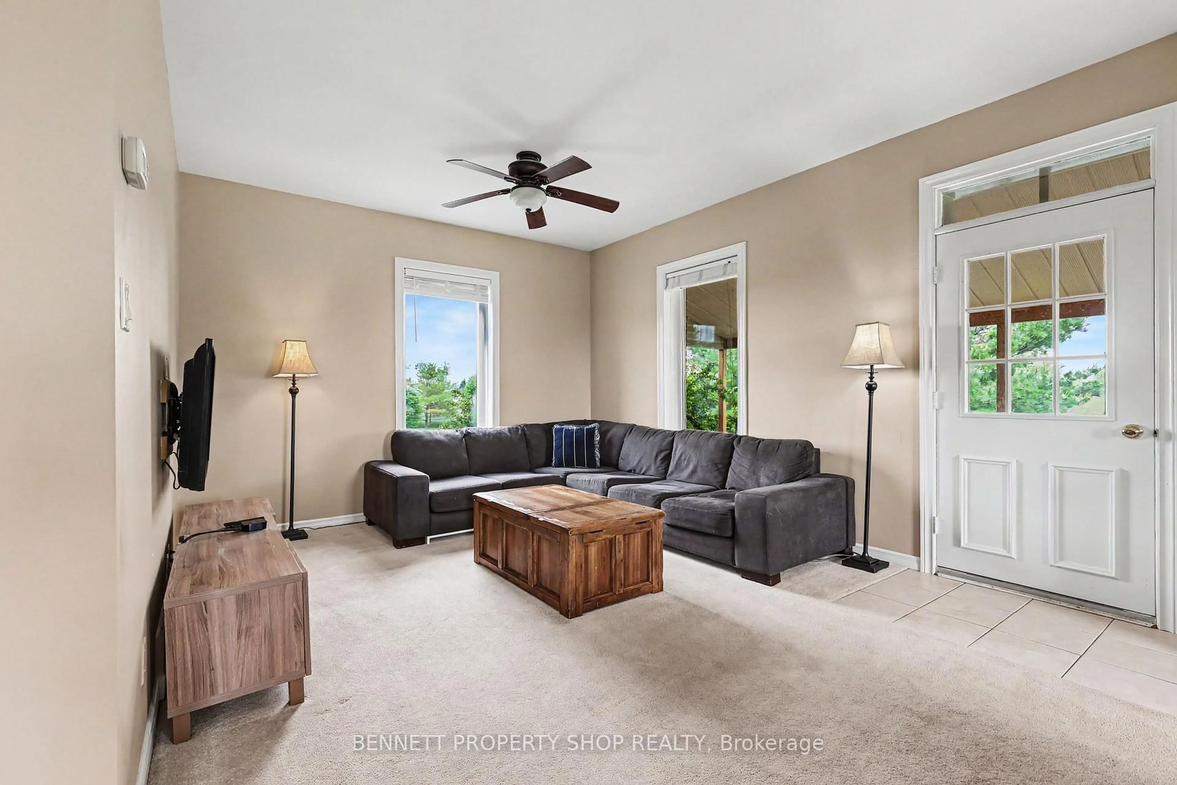 Living room with furniture, unknown for 5026 Rushmore Rd, Richmond Ontario K0A 2Z0