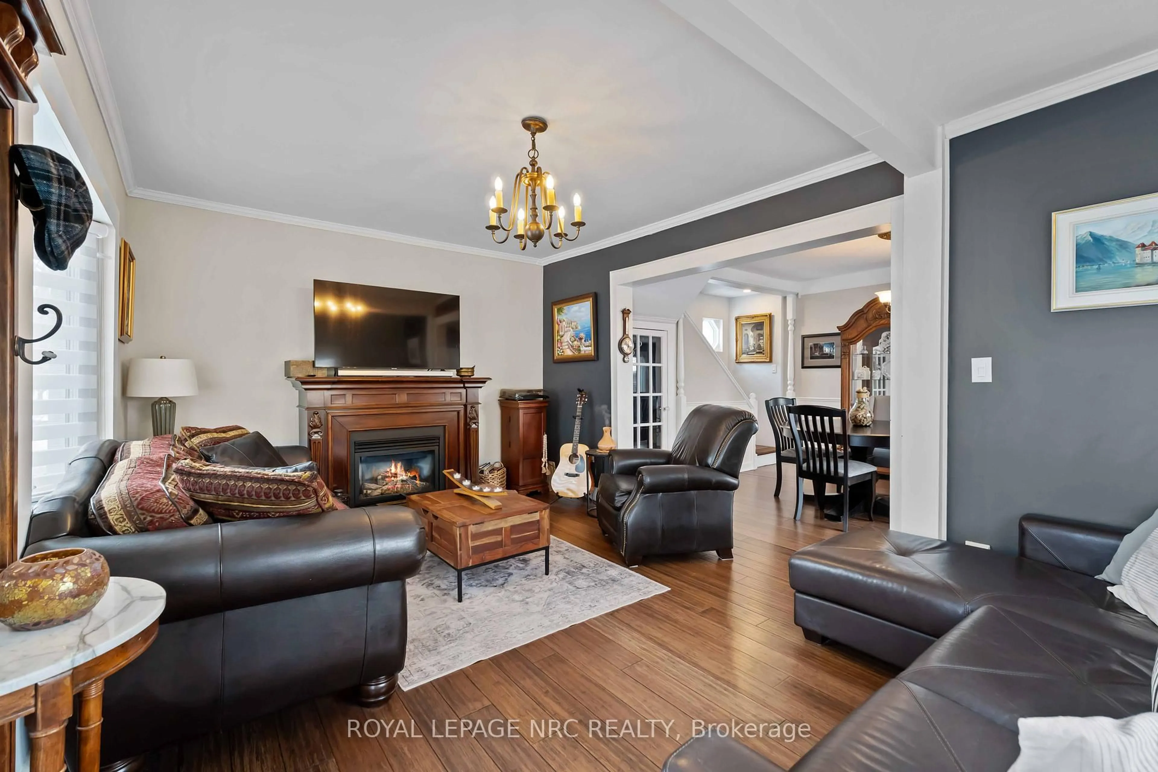 Living room with furniture, unknown for 1359 Pelham St, Pelham Ontario L0S 1E0