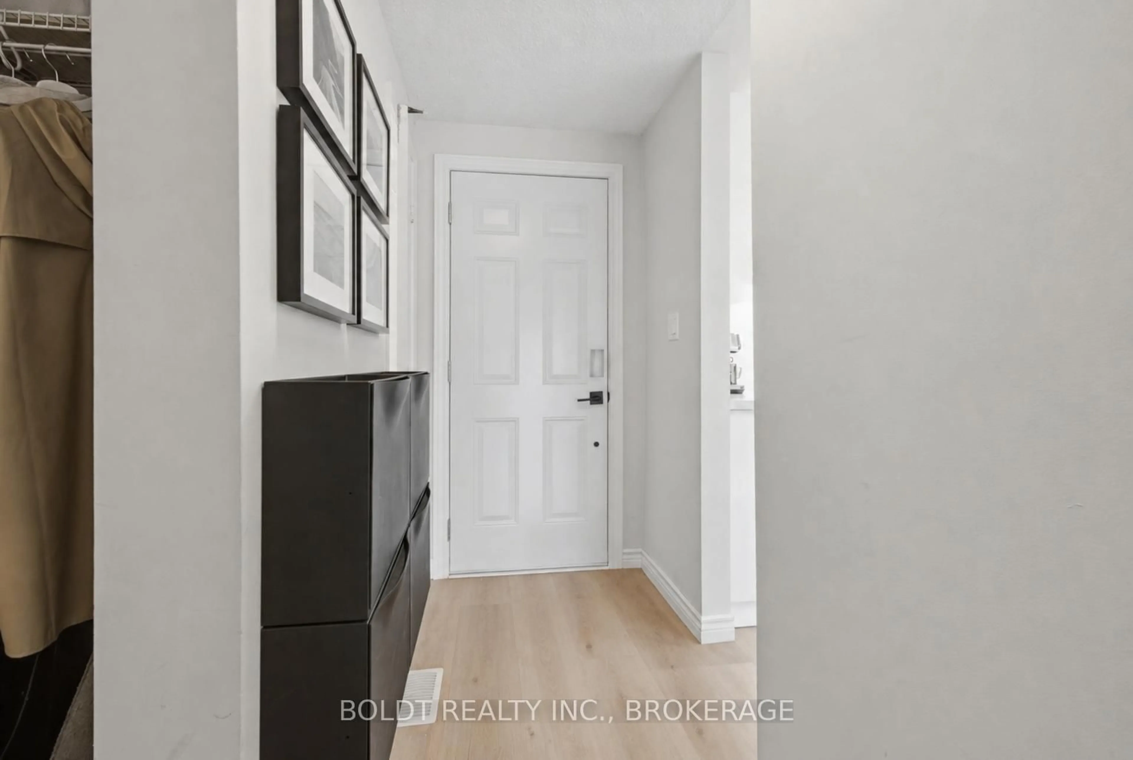 Indoor entryway for 242 Lakeport Rd #27, St. Catharines Ontario L2N 6V2
