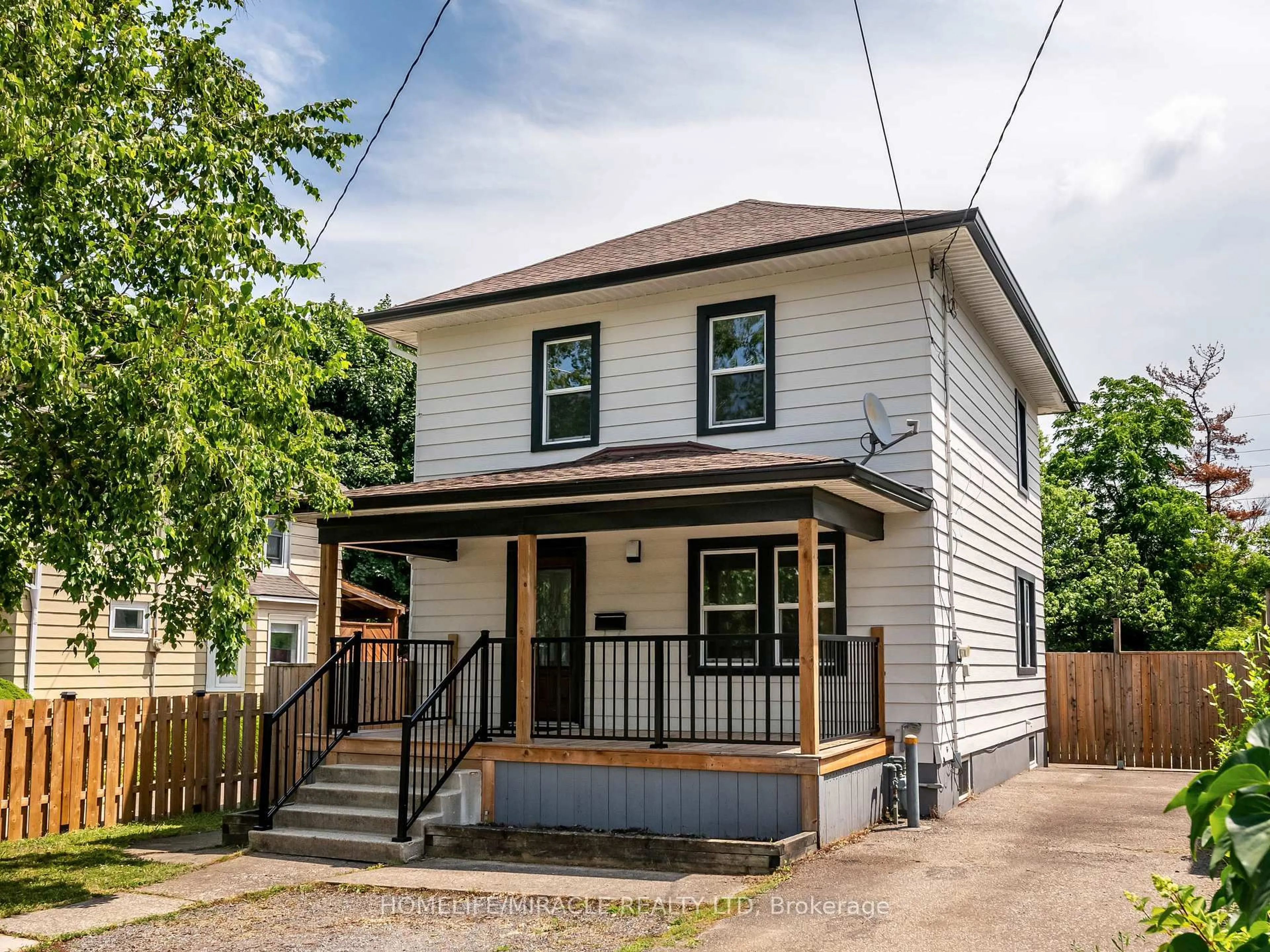 Home with vinyl exterior material, street for 4428 Homewood Ave, Niagara Falls Ontario L2E 4X5