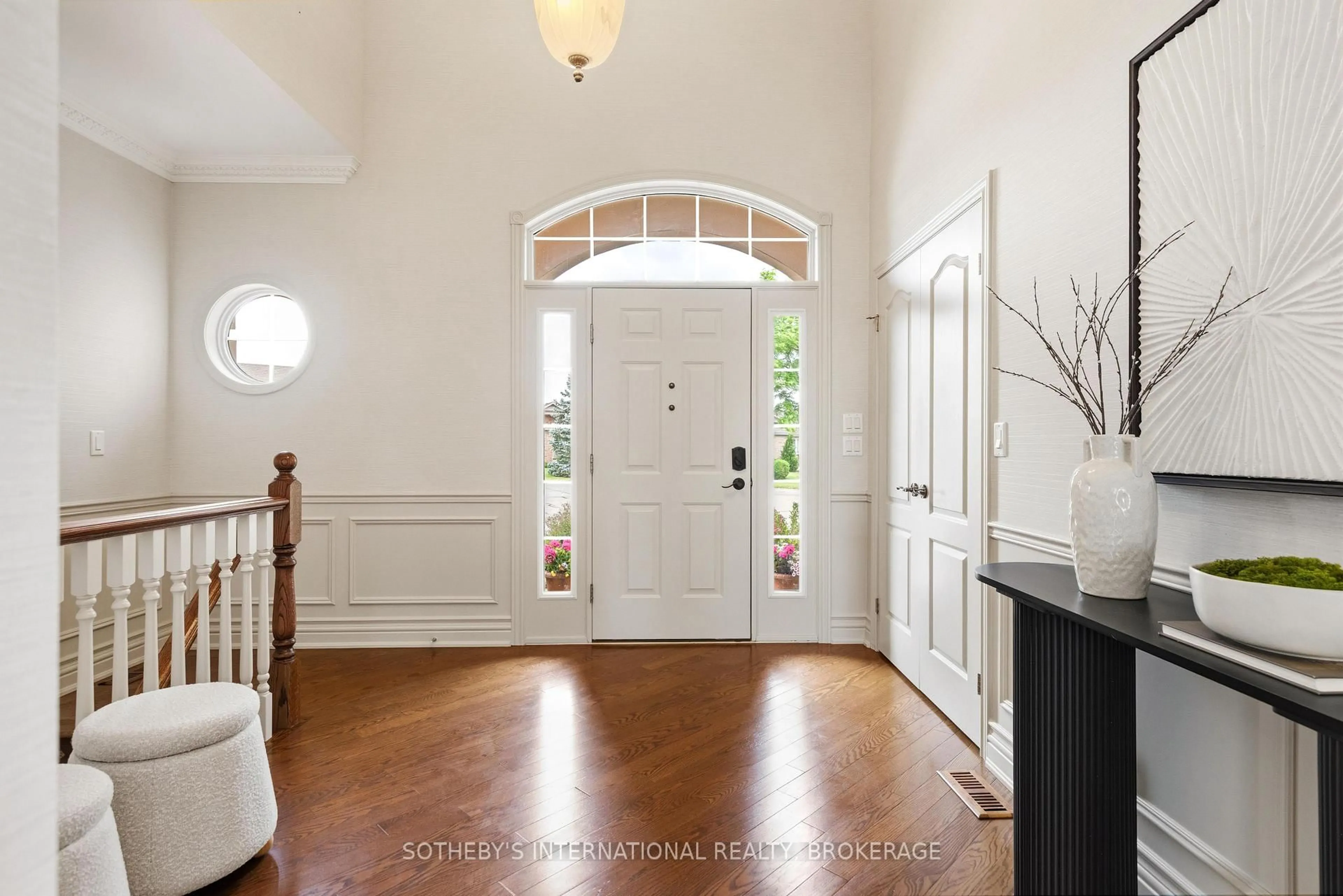 Indoor entryway for 208 Muirfield Tr, Welland Ontario L3B 6G7