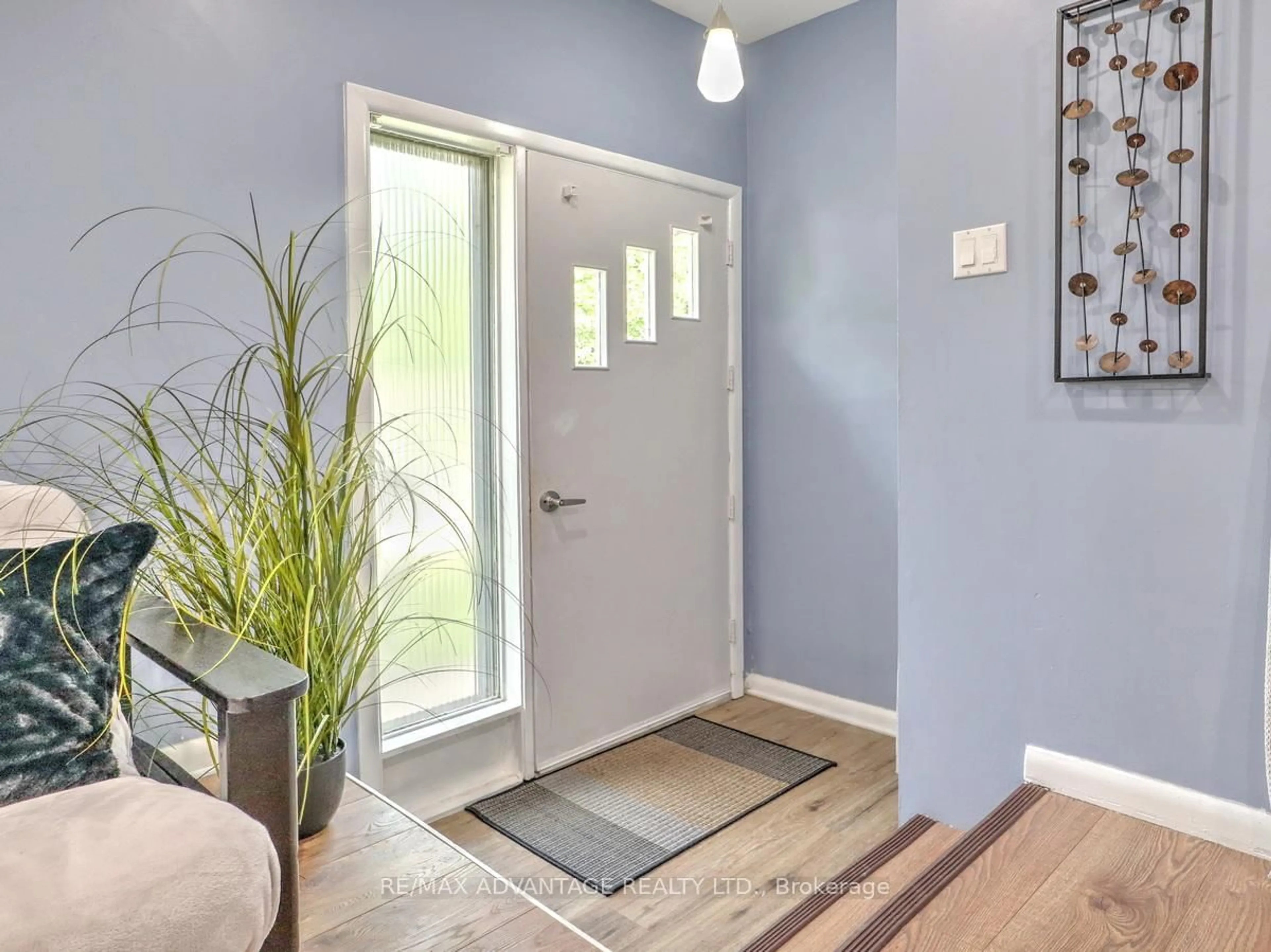 Indoor entryway for 63 Pawnee Cres, London East Ontario N5V 2T2