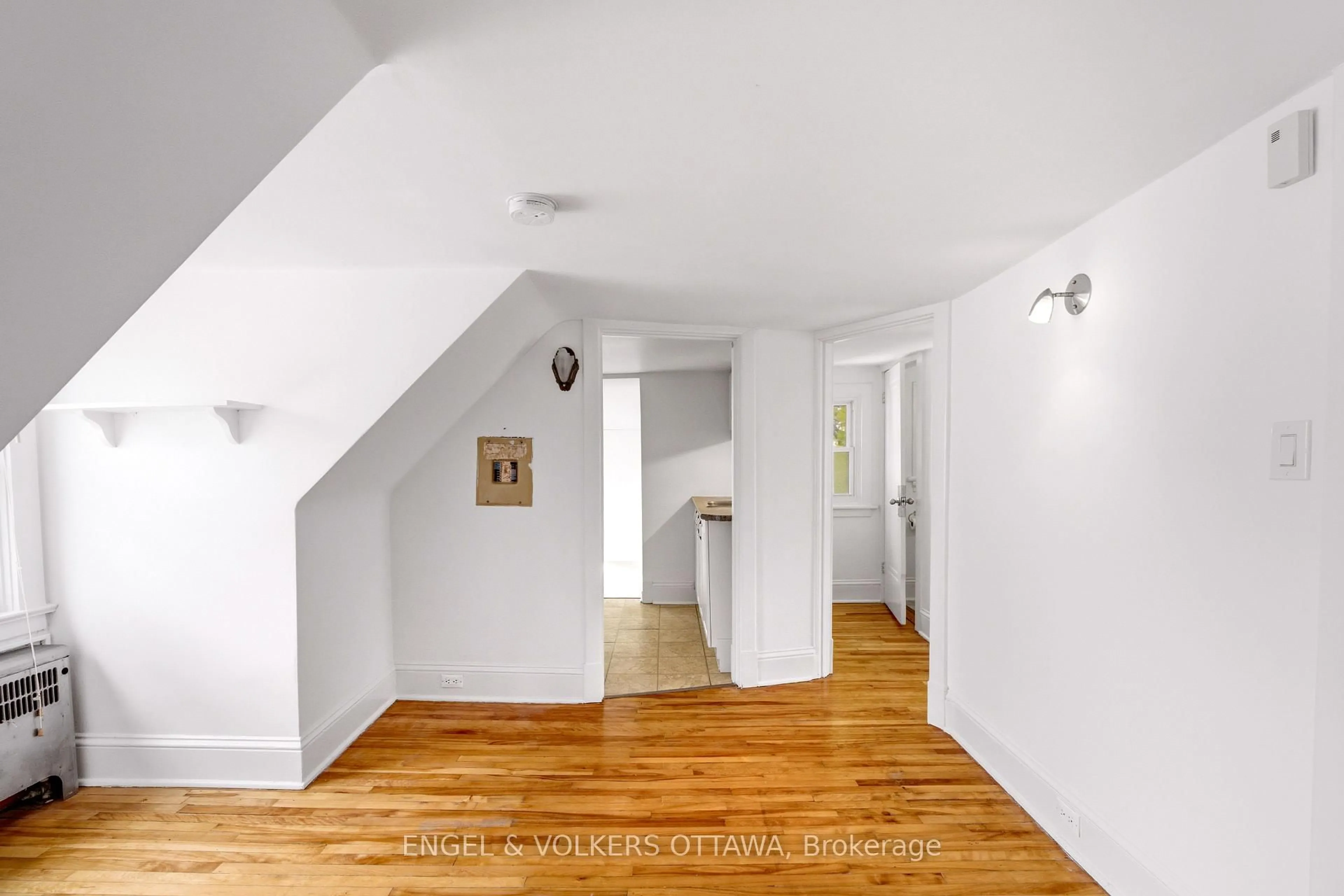 A pic of a room for 491 Mcleod St, Ottawa Ontario K1R 5P7