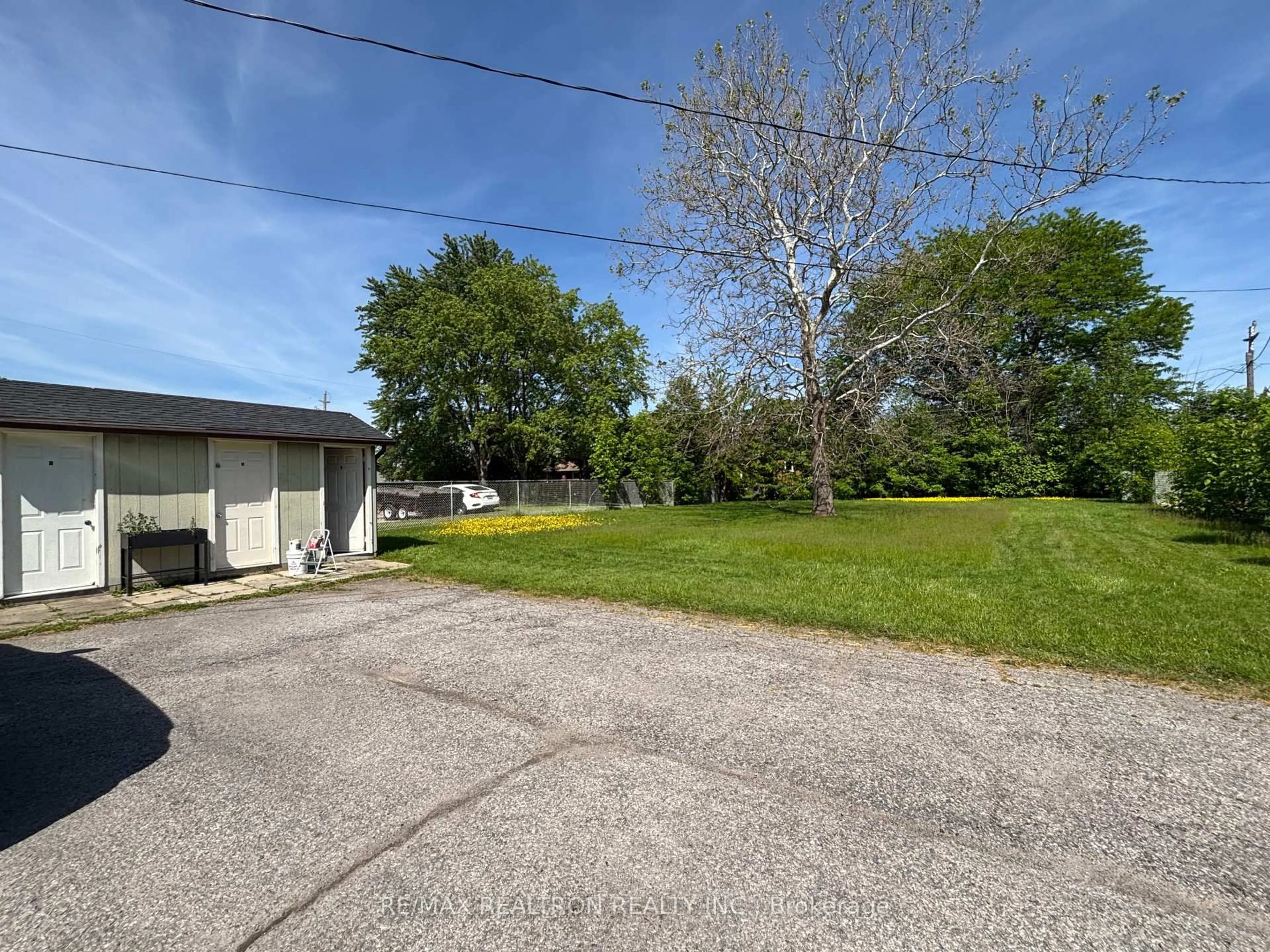A pic from outside/outdoor area/front of a property/back of a property/a pic from drone, street for 327 Glenridge Ave, St. Catharines Ontario L2T 3K6
