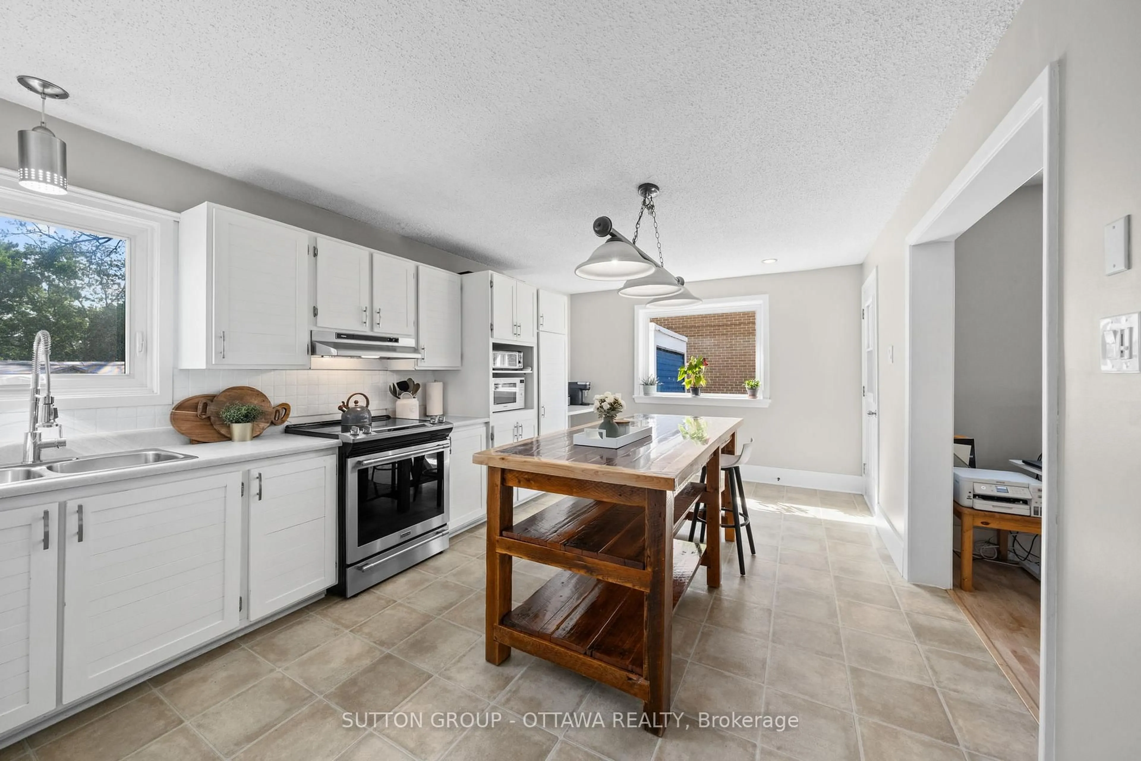 Open concept kitchen, ceramic/tile floor for 1231 St Augustin Rd, Russell Ontario K0A 1W0