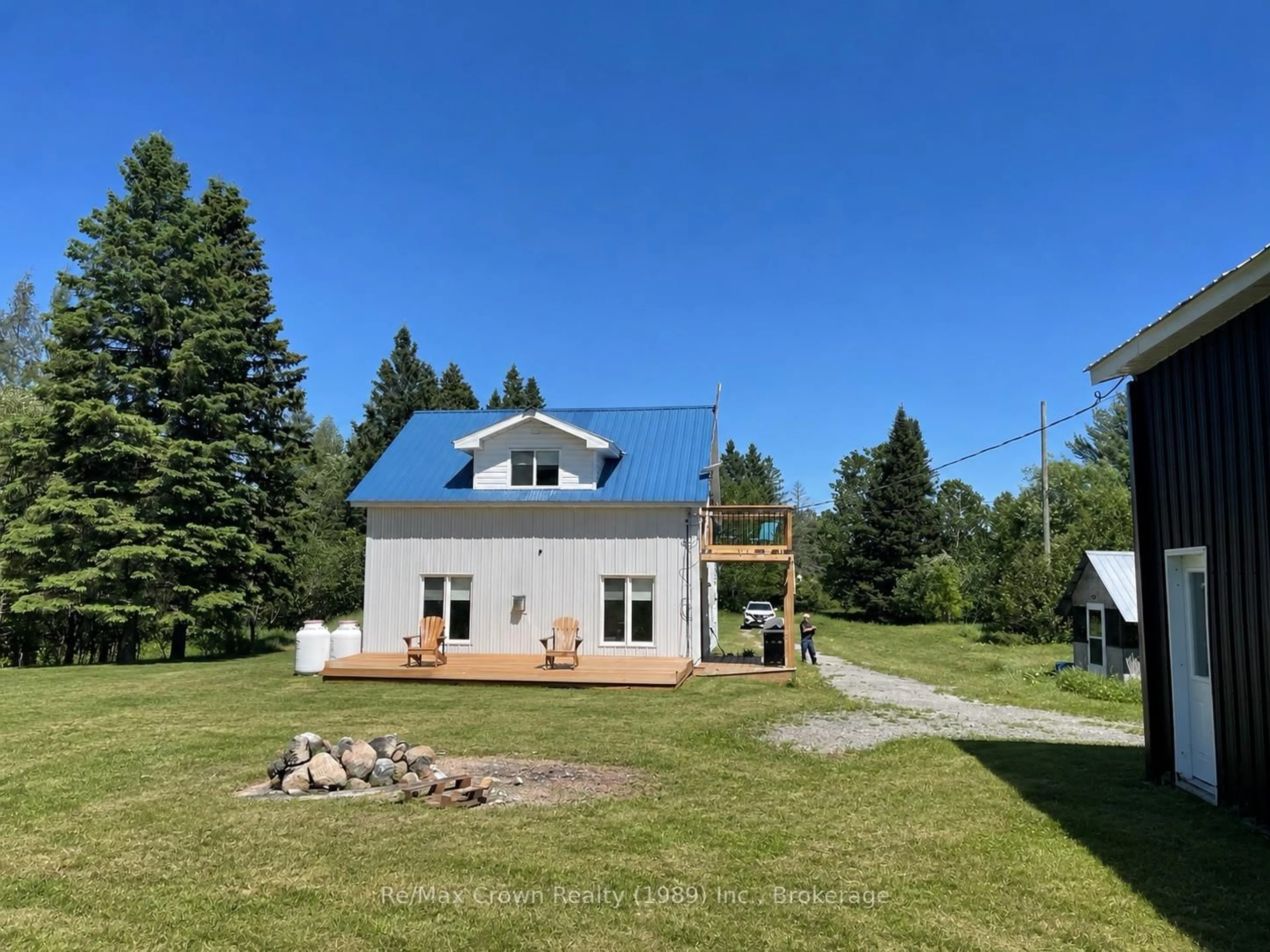 A pic from outside/outdoor area/front of a property/back of a property/a pic from drone, unknown for 5 20th Side Rd, Parry Sound Remote Area Ontario P0H 1Y0