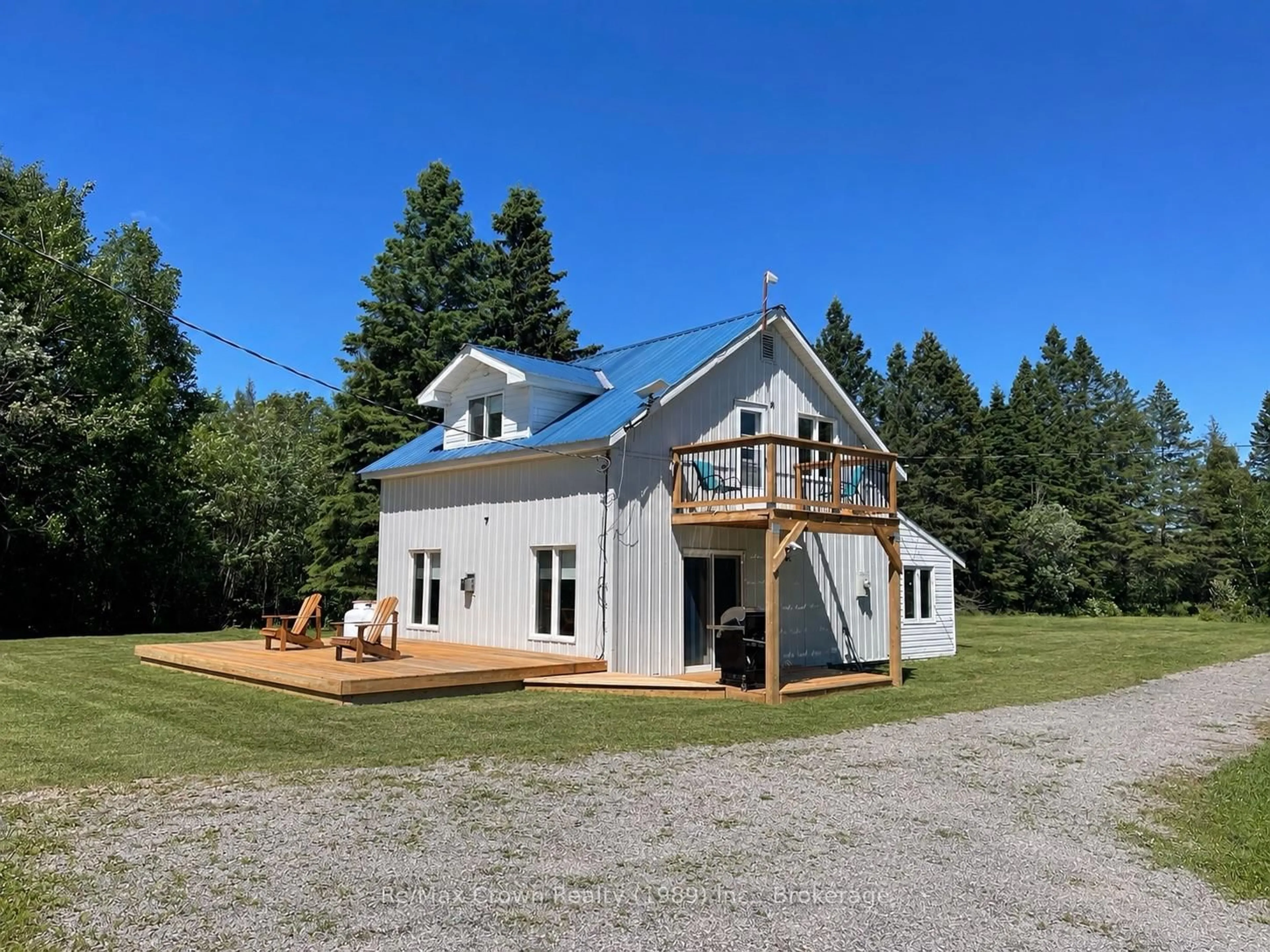 A pic from outside/outdoor area/front of a property/back of a property/a pic from drone, unknown for 5 20th Side Rd, Parry Sound Remote Area Ontario P0H 1Y0