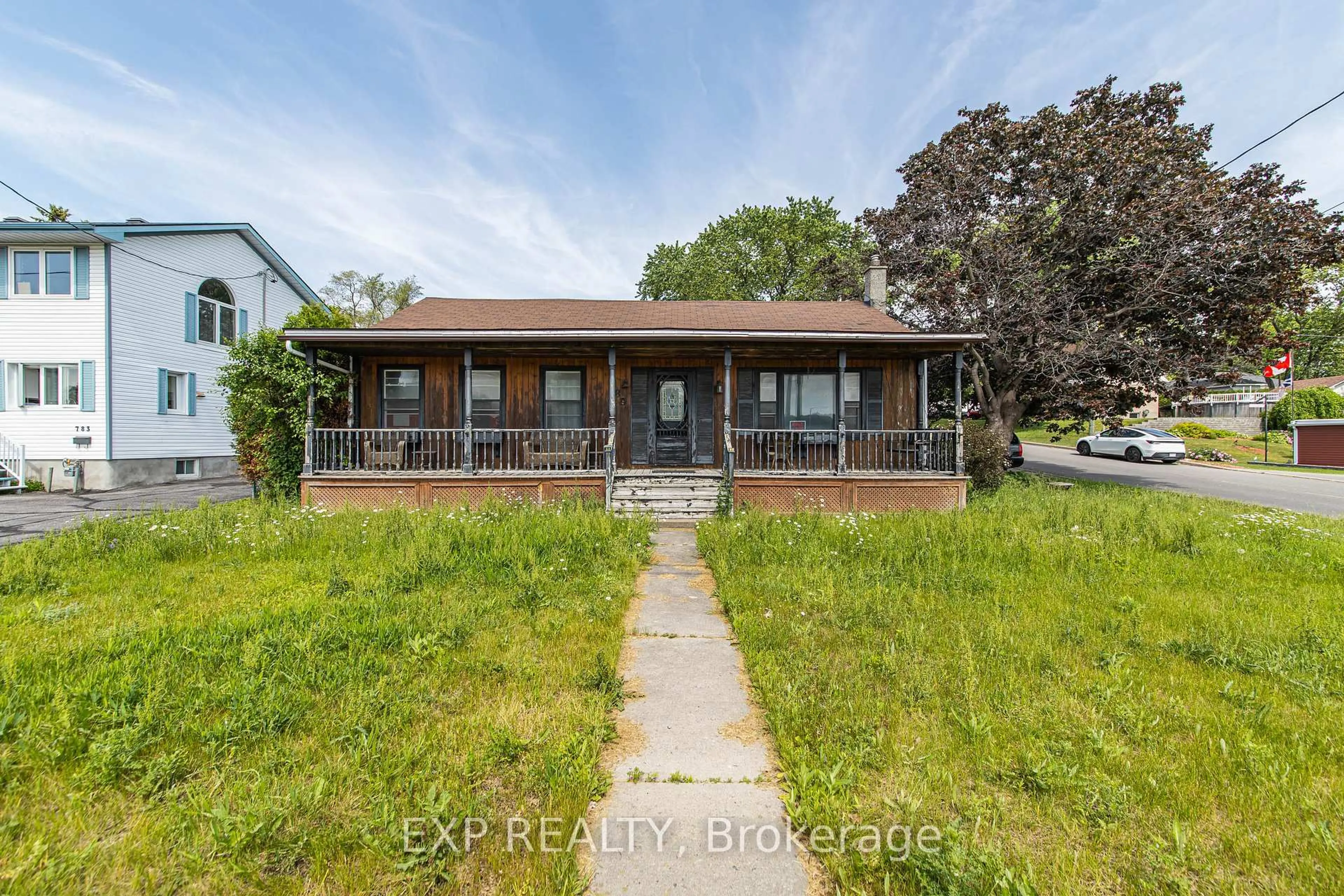 A pic from outside/outdoor area/front of a property/back of a property/a pic from drone, unknown for 789 Blair Rd, Ottawa Ontario K1J 7M5