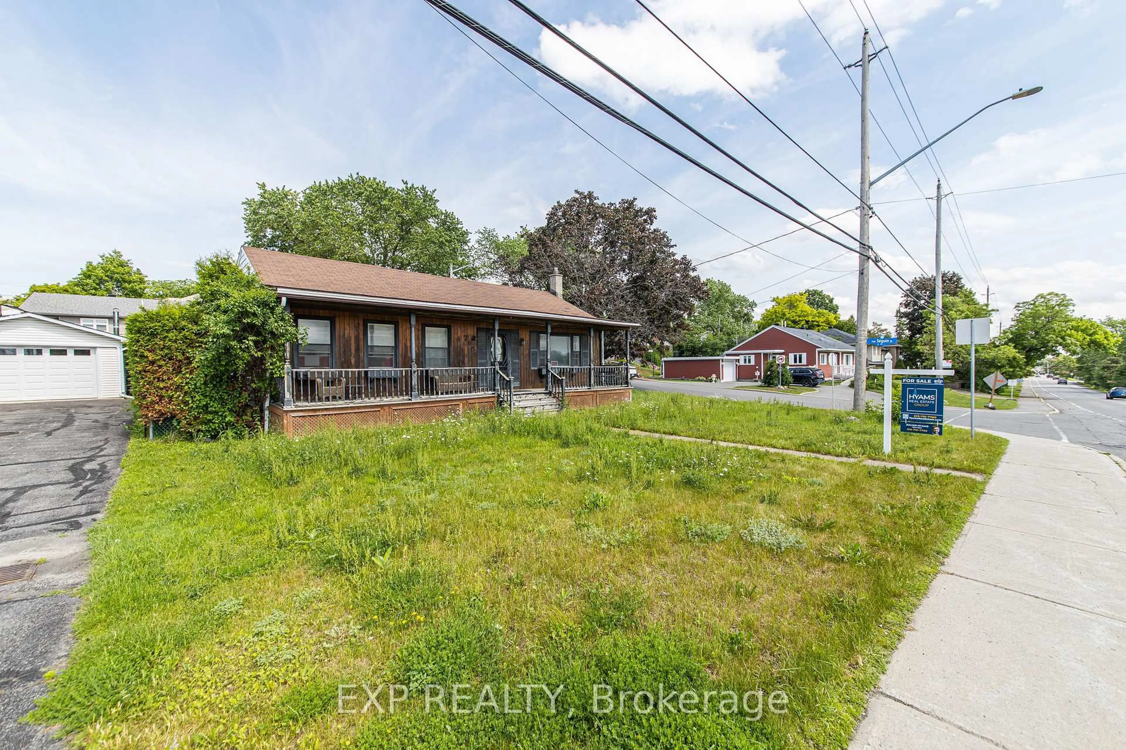 A pic from outside/outdoor area/front of a property/back of a property/a pic from drone, street for 789 Blair Rd, Ottawa Ontario K1J 7M5