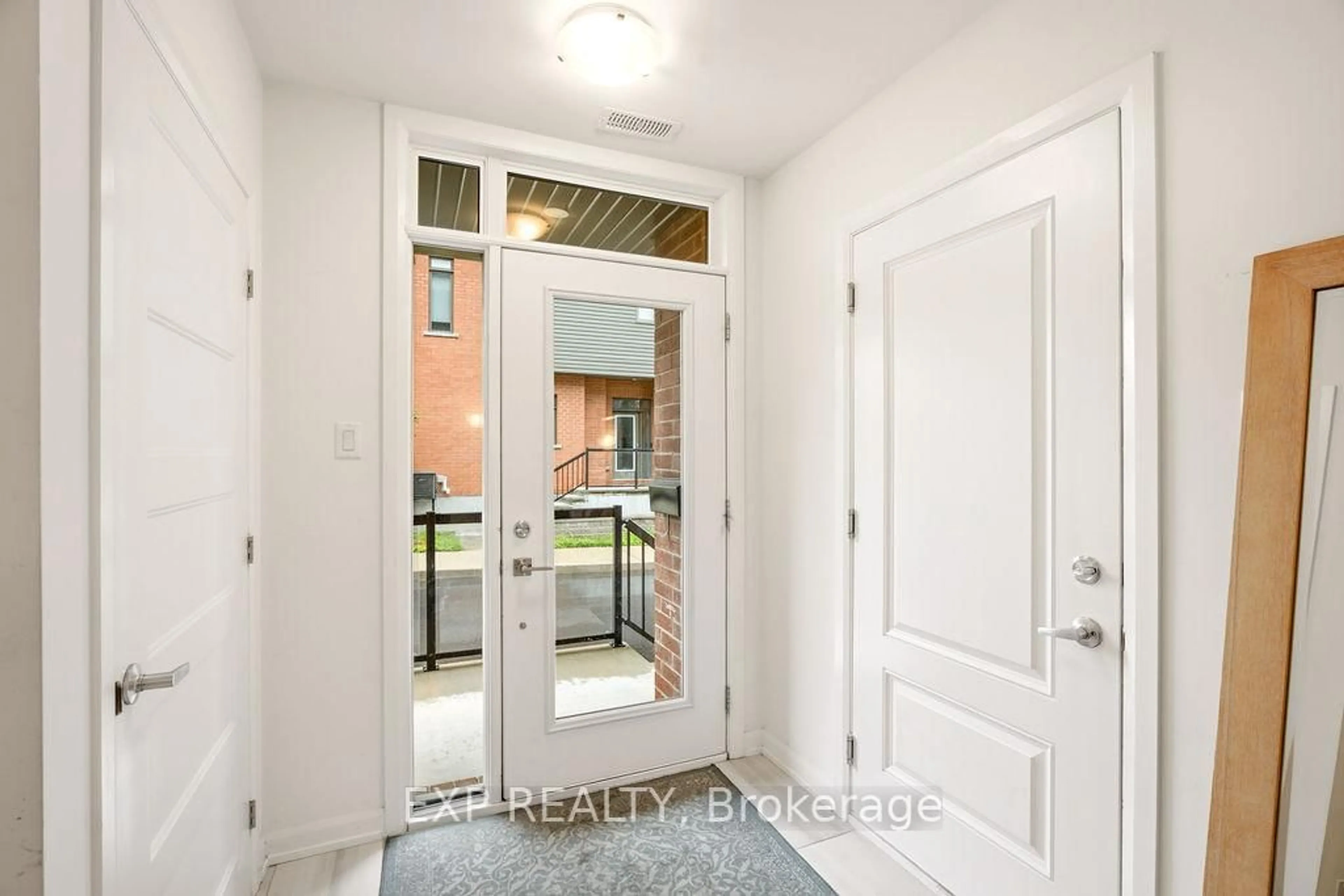 Indoor entryway for 555 Halo Private, Ottawa Ontario K1C 0C7