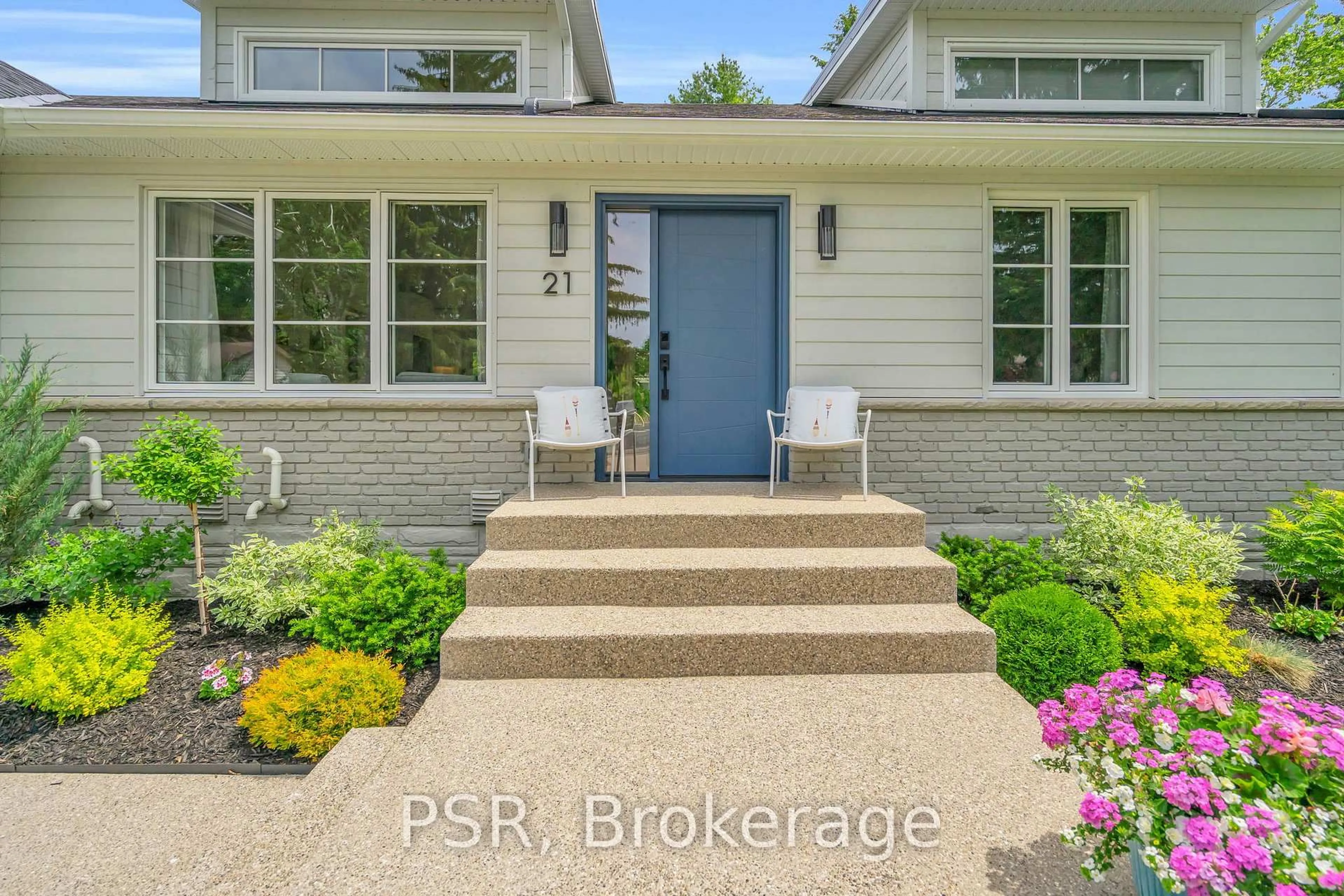 Indoor entryway for 21 Blake St, Meaford Ontario N4L 1E9