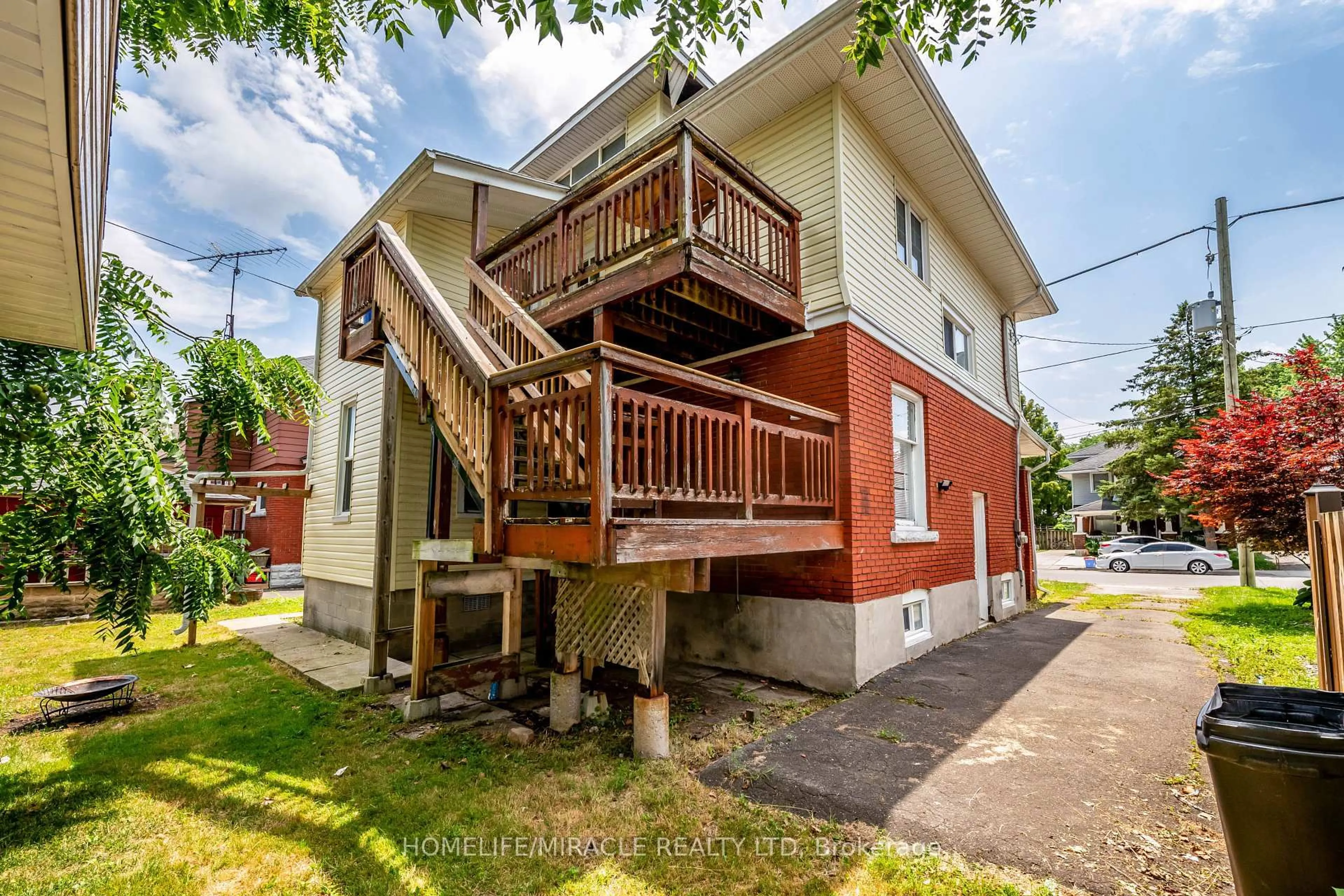 Patio, building for 4975 Mcrae St, Niagara Falls Ontario L2E 1P2