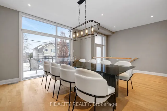 376 C Wilmont Ave, Ottawa 3