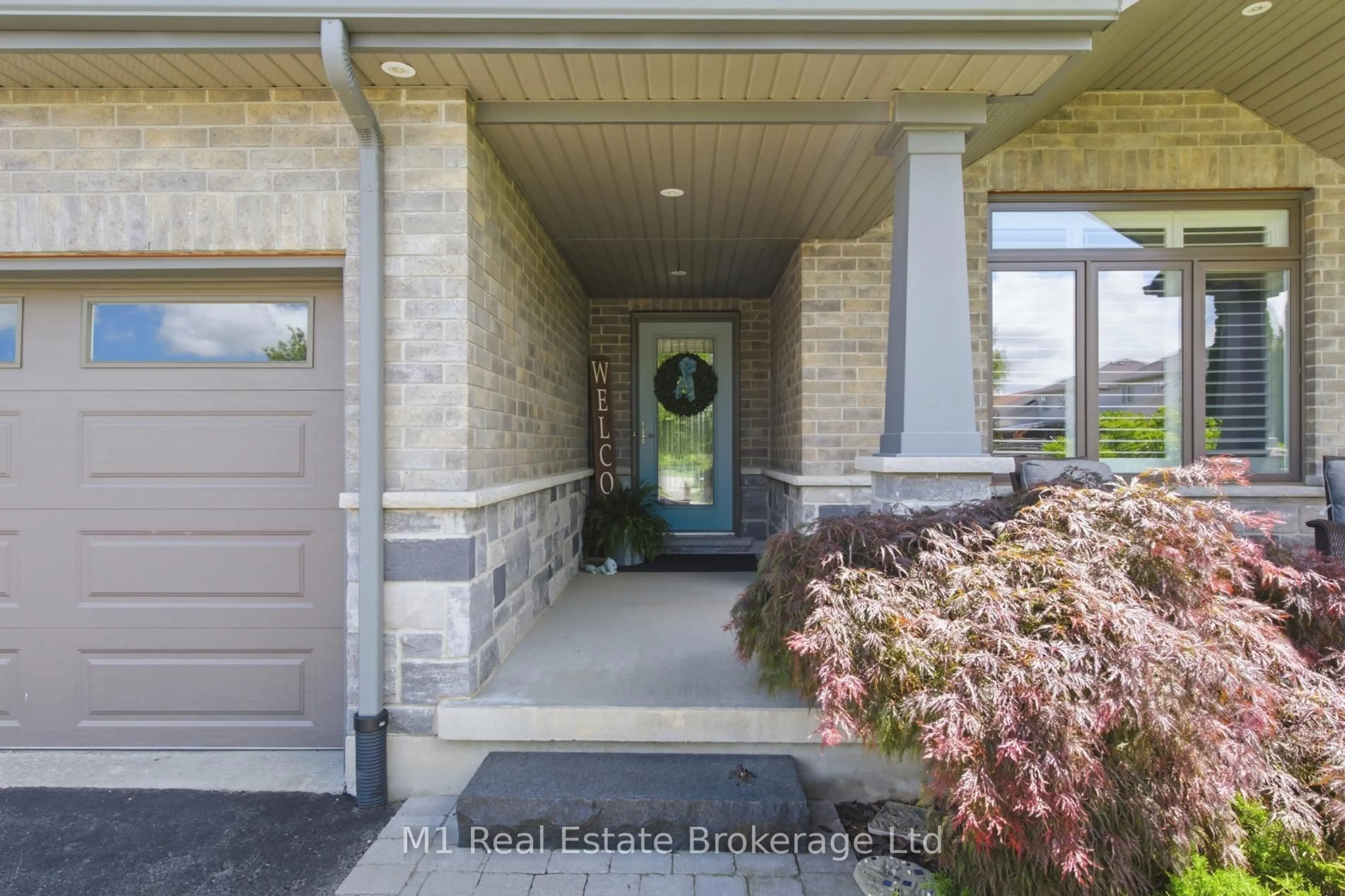 Indoor entryway for 15 McGowan St, Centre Wellington Ontario N0B 1S0