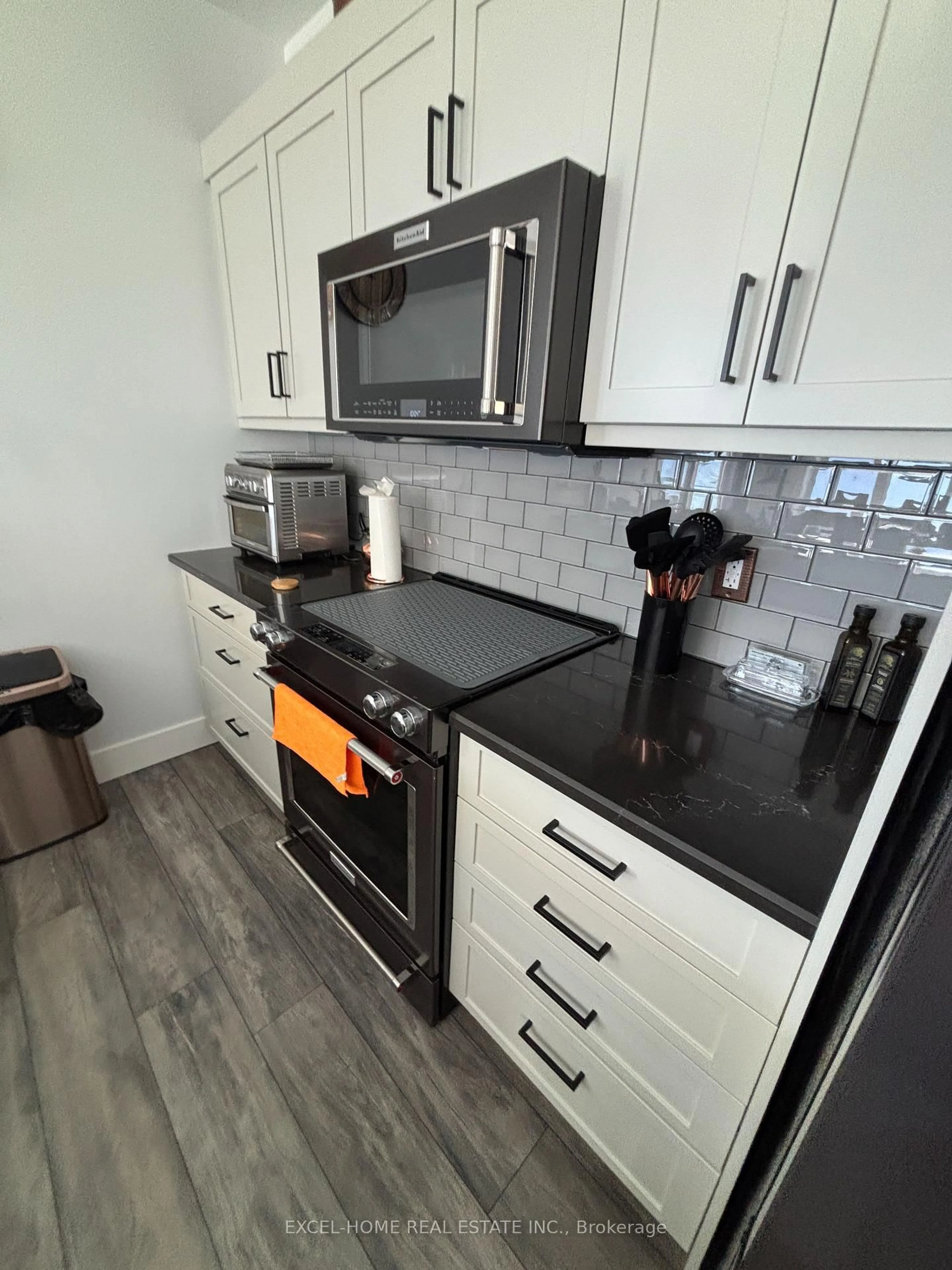 Standard kitchen, unknown for 20 Salt Dock Rd #211, Parry Sound Ontario P2A 0E7
