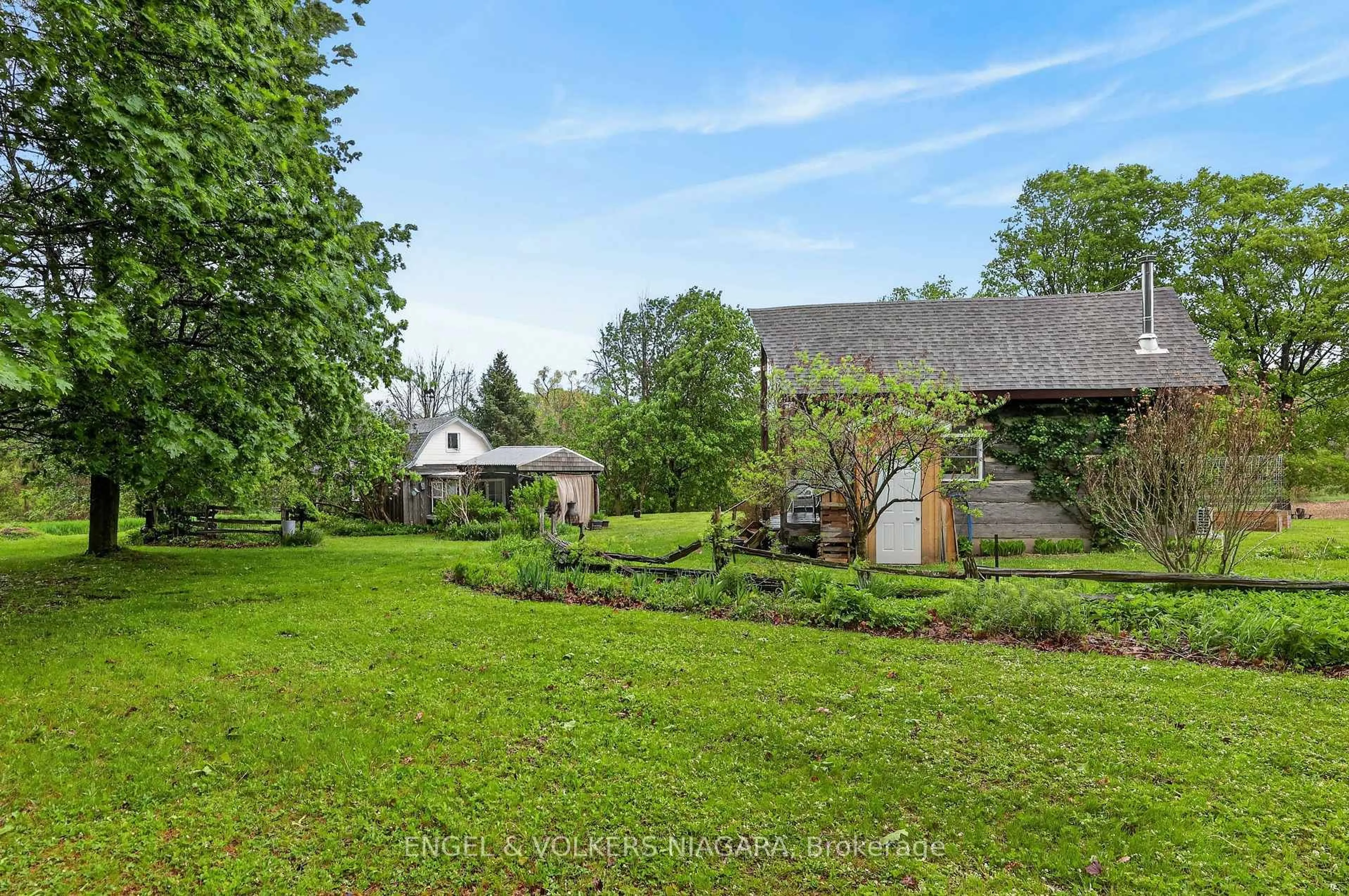 A pic from outside/outdoor area/front of a property/back of a property/a pic from drone, unknown for 40751 Londesboro Rd, Central Huron Ontario N7A 3Y1