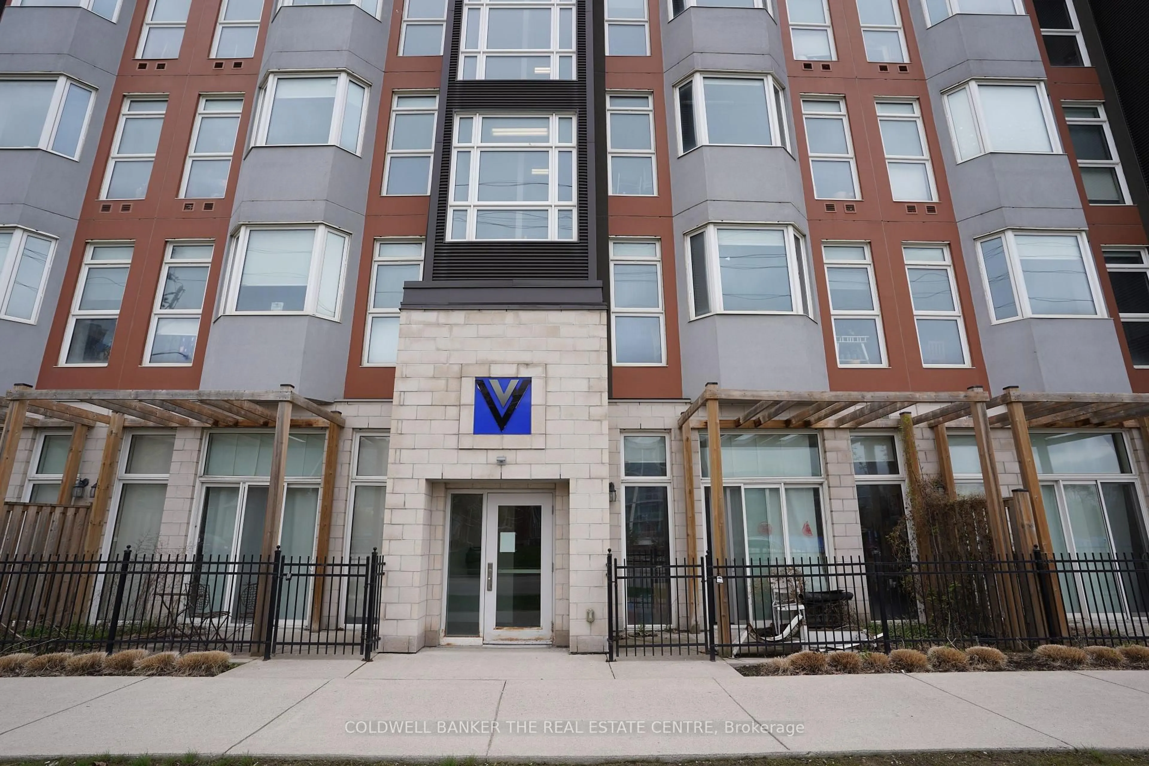 Indoor foyer for 253 Albert St #113, Waterloo Ontario N2L 3T7