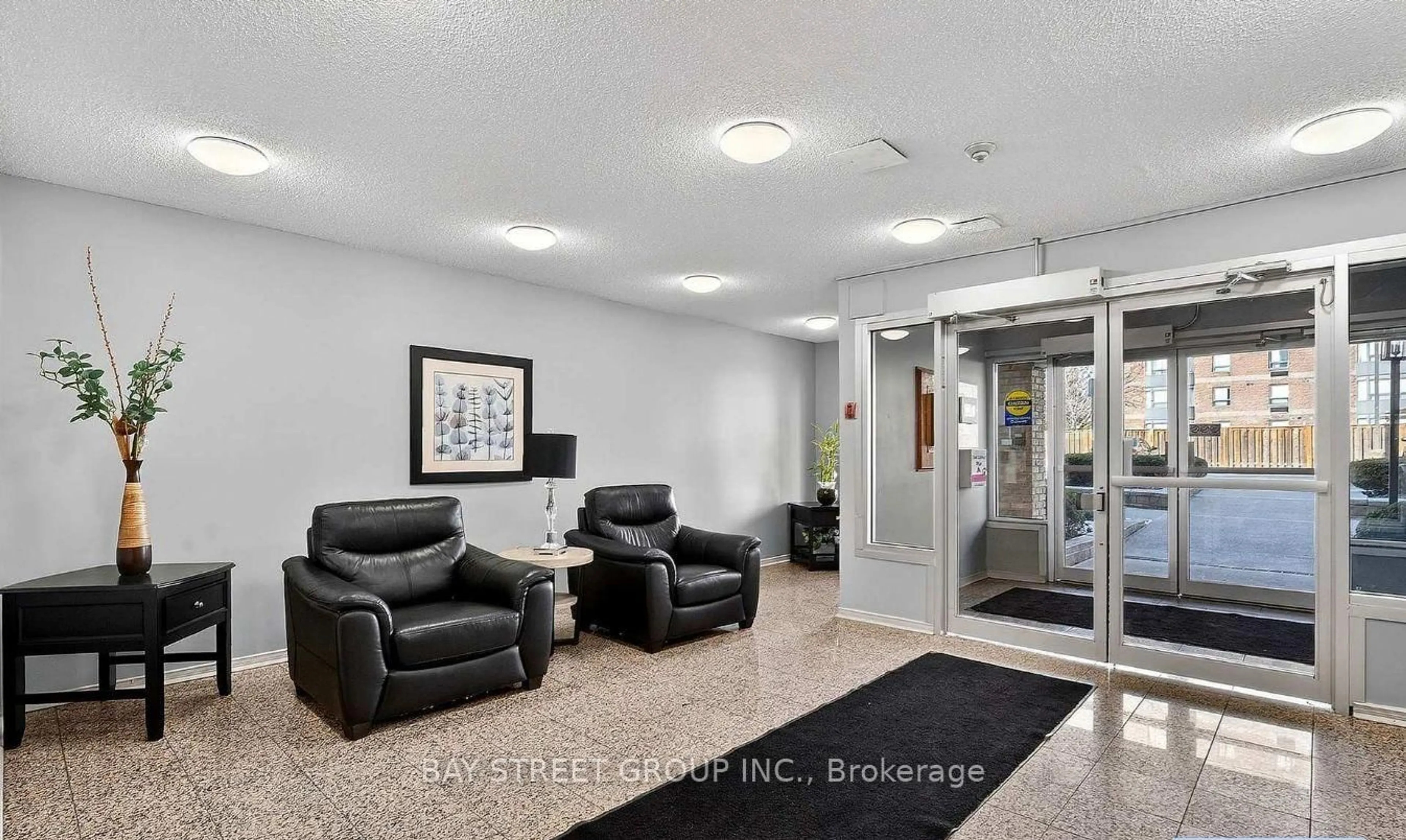 Indoor foyer for 78 Roehampton Ave #213, St. Catharines Ontario L2M 7W9
