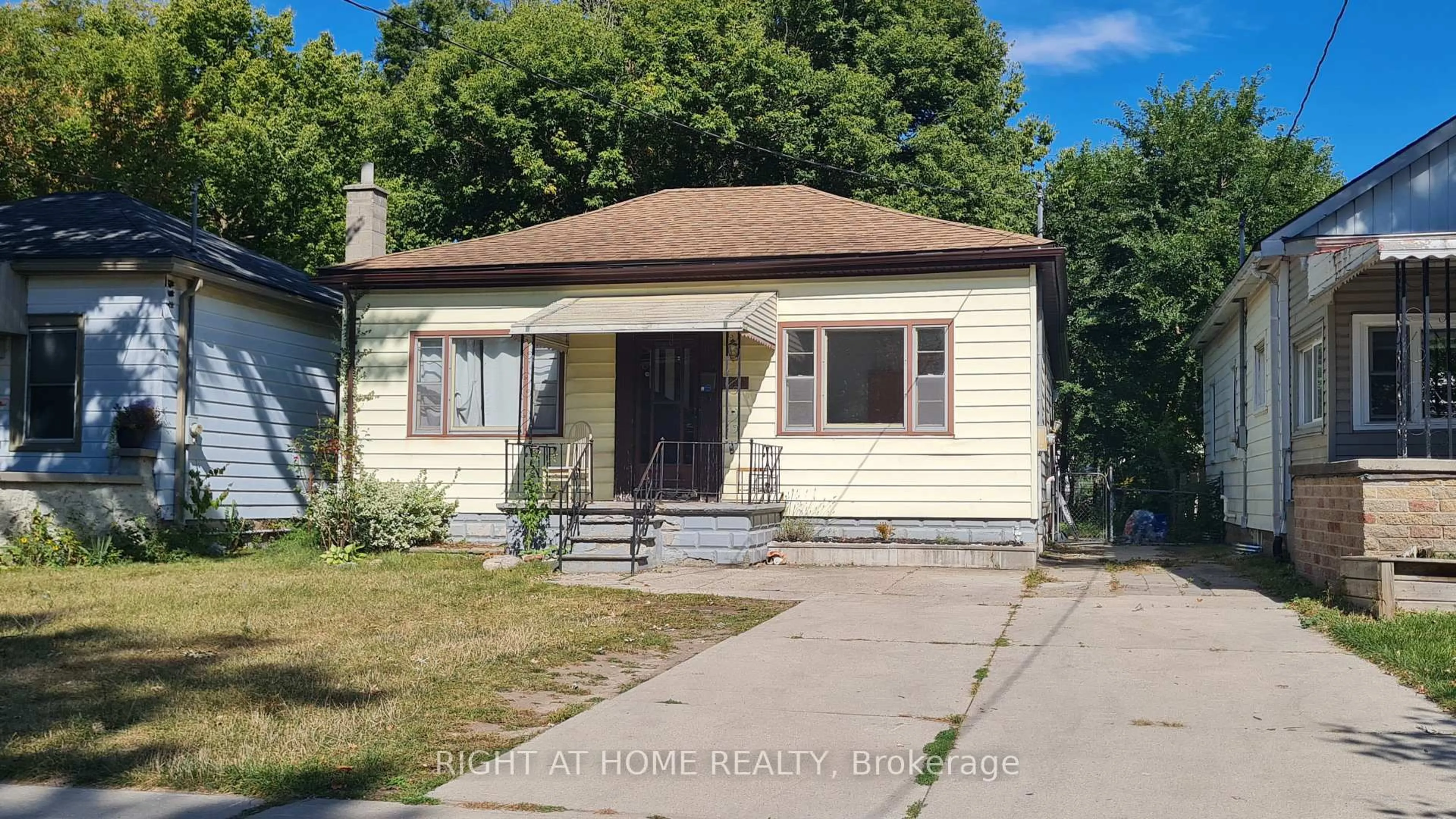 Unknown for 310 Grey St, London East Ontario N6B 1G6