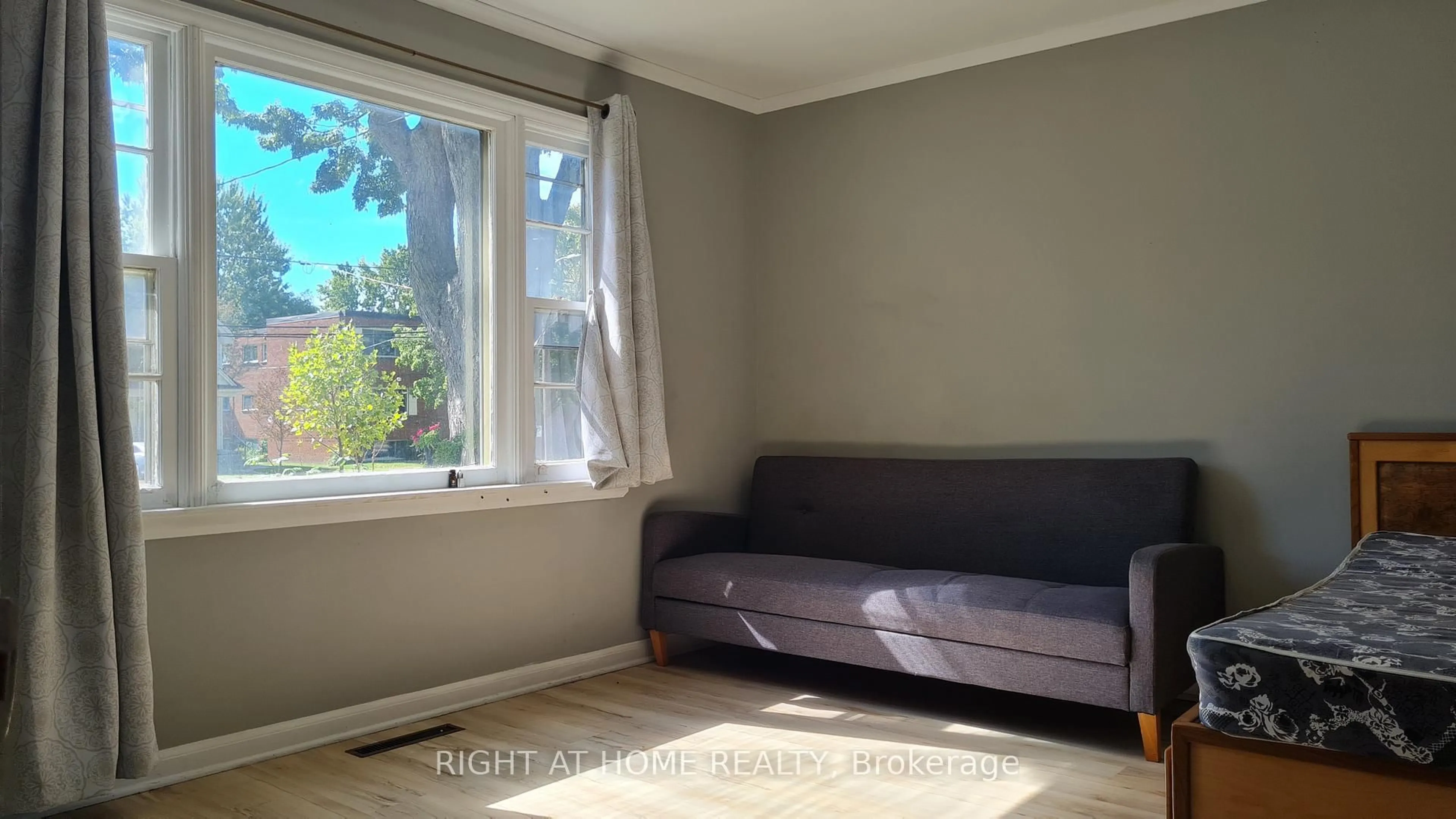 A pic of a room for 310 Grey St, London East Ontario N6B 1G6