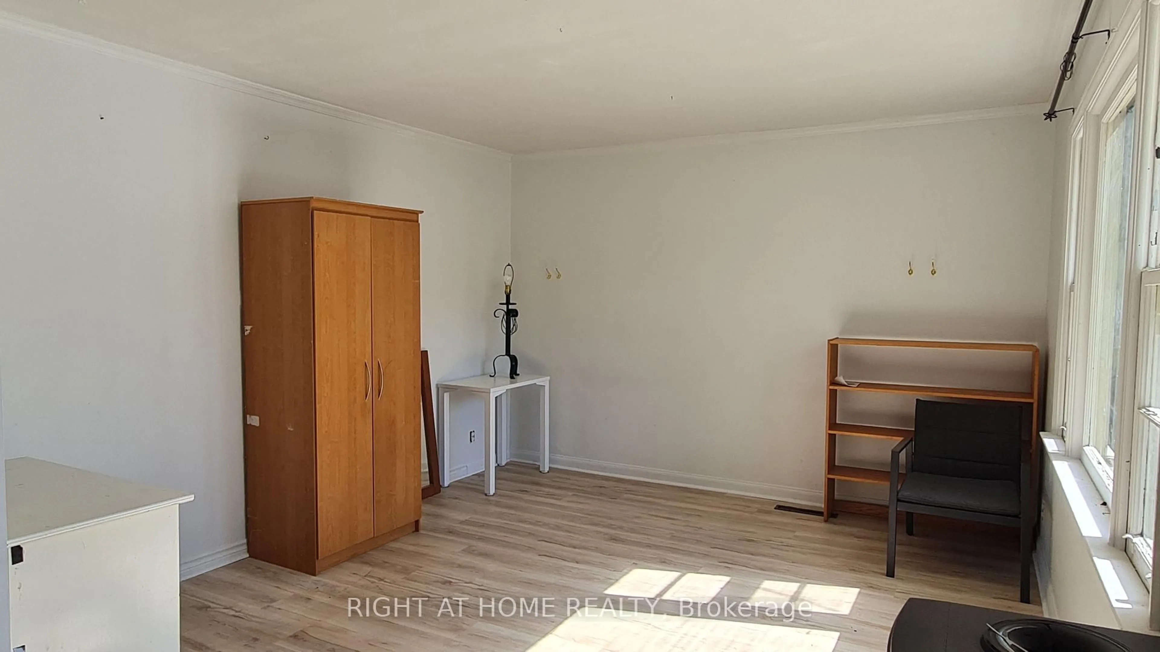 A pic of a room for 310 Grey St, London East Ontario N6B 1G6