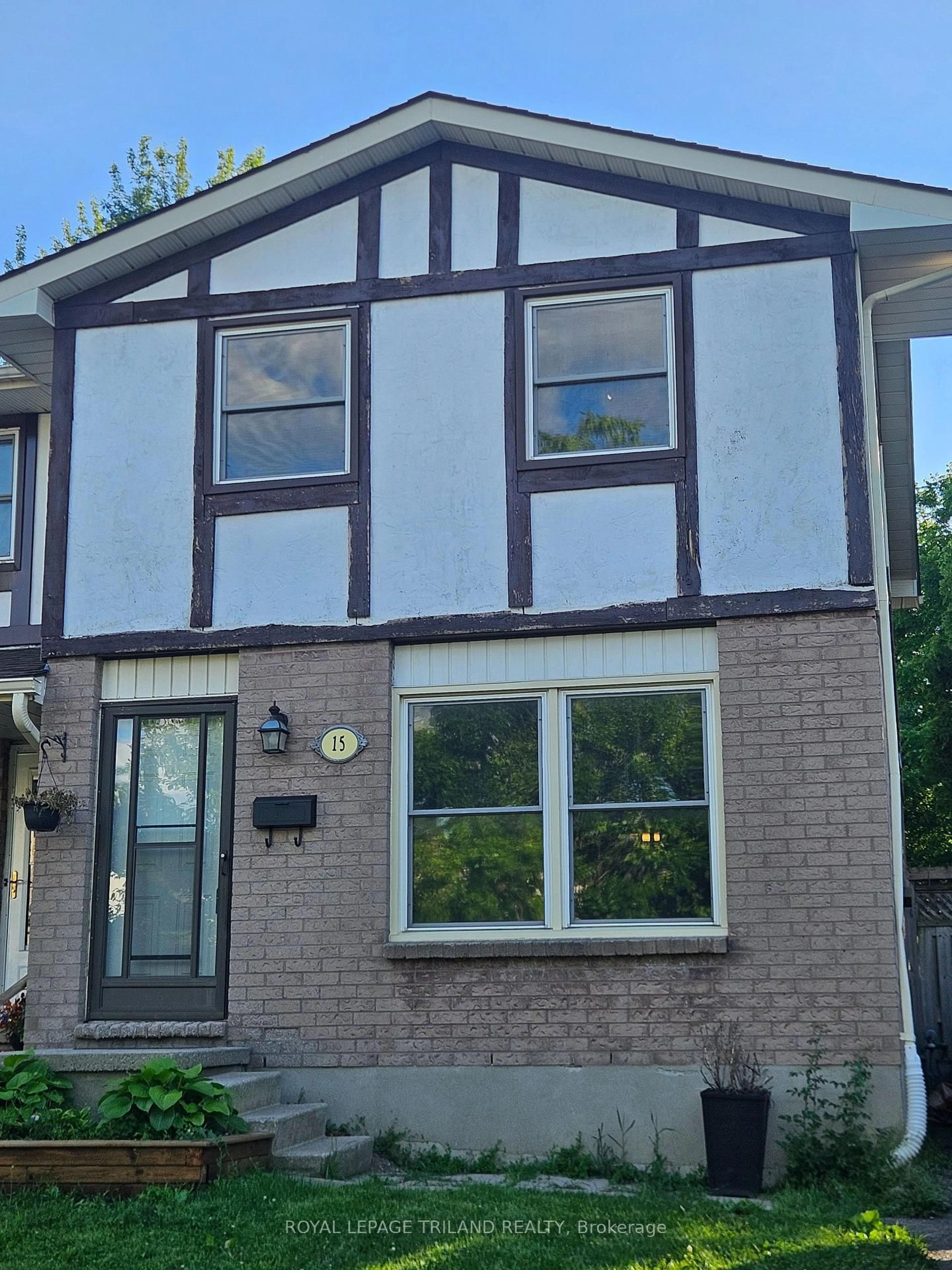 Home with vinyl exterior material, street for 15 Chiddington Gate, London South Ontario N6C 5K9