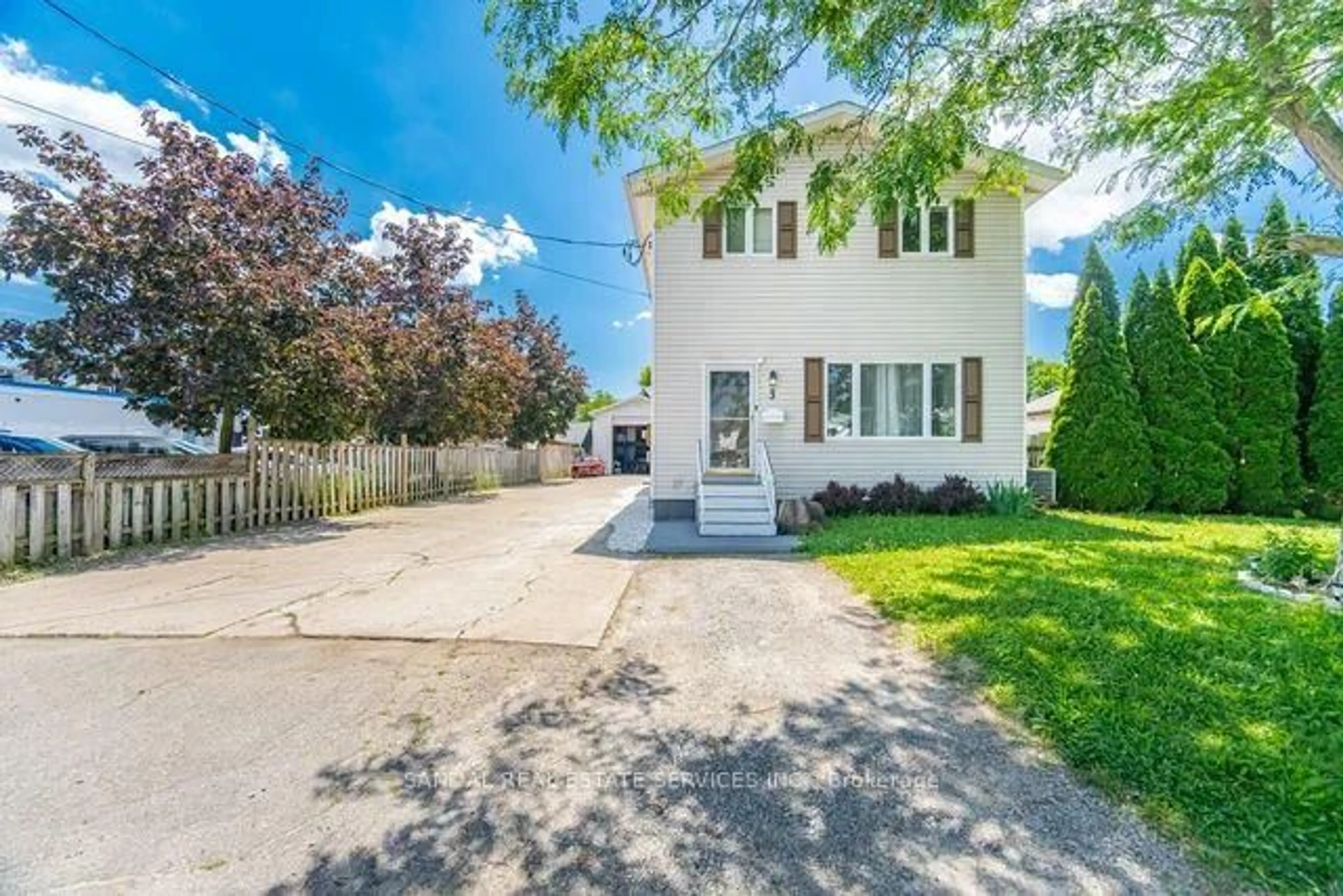 A pic from outside/outdoor area/front of a property/back of a property/a pic from drone, street for 3 Nash St, St. Catharines Ontario L2S 1B6