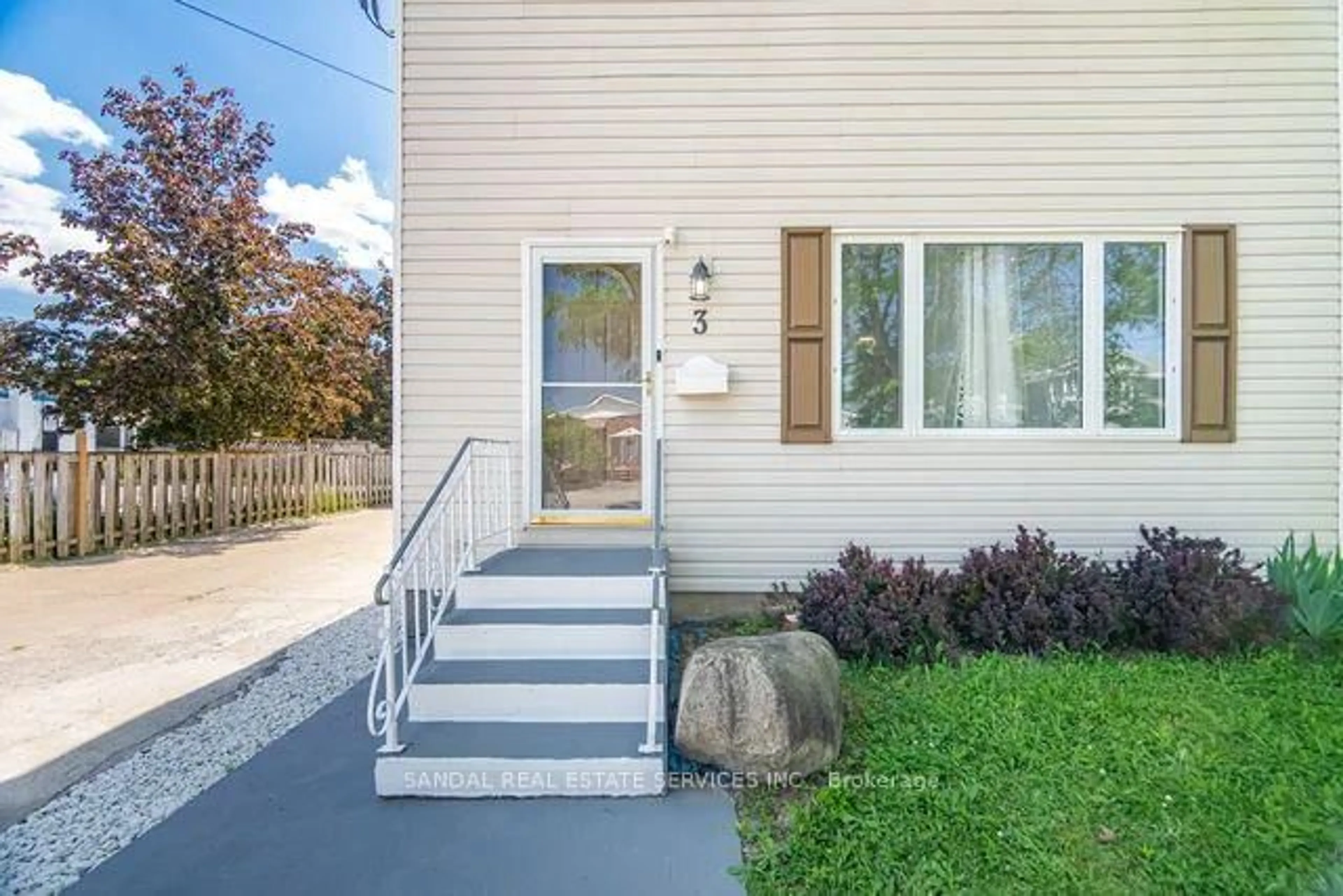 Unknown for 3 Nash St, St. Catharines Ontario L2S 1B6