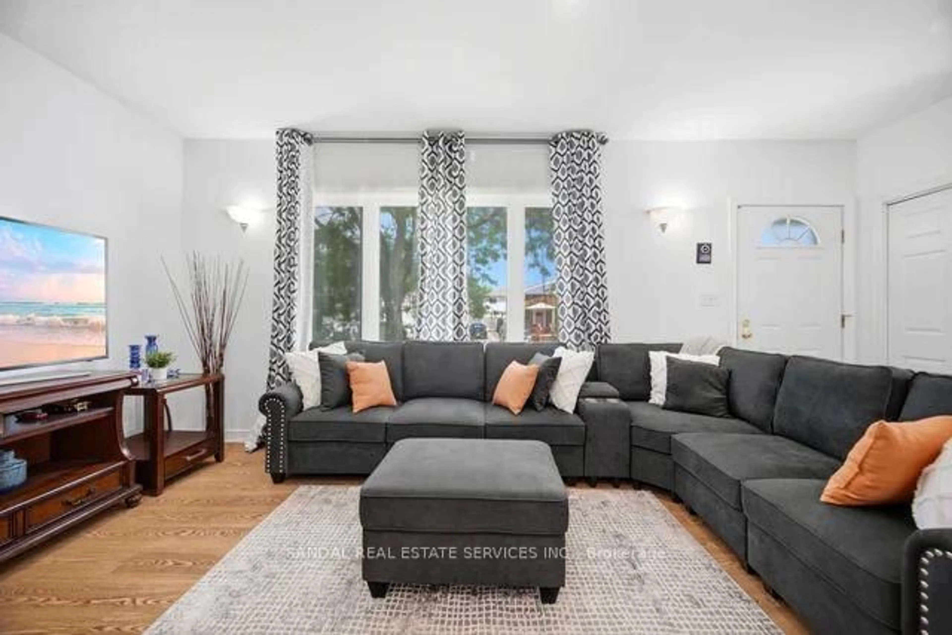 Living room with furniture, unknown for 3 Nash St, St. Catharines Ontario L2S 1B6