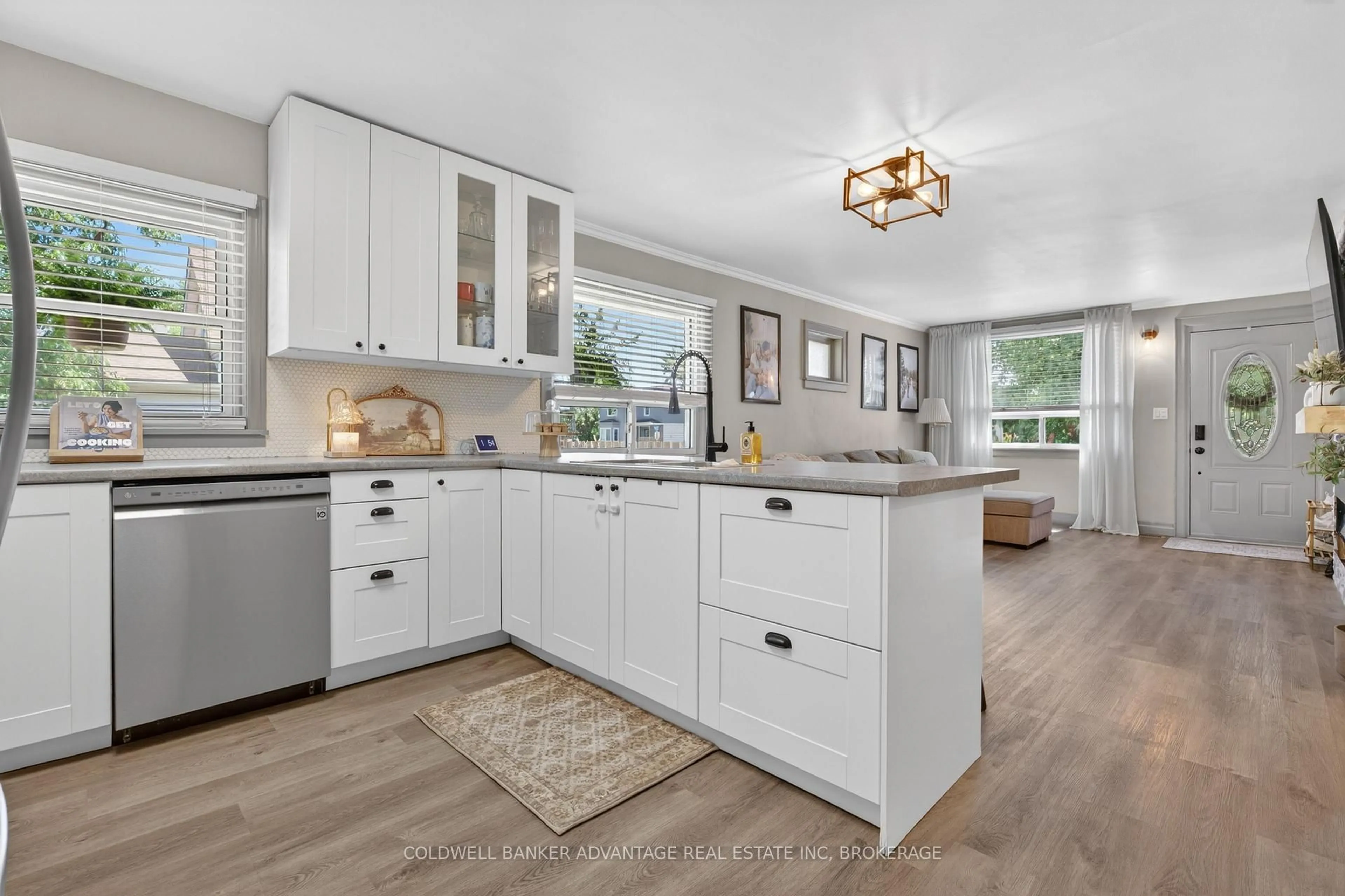 Open concept kitchen, unknown for 286 Gilmore Rd, Fort Erie Ontario L2A 2M8