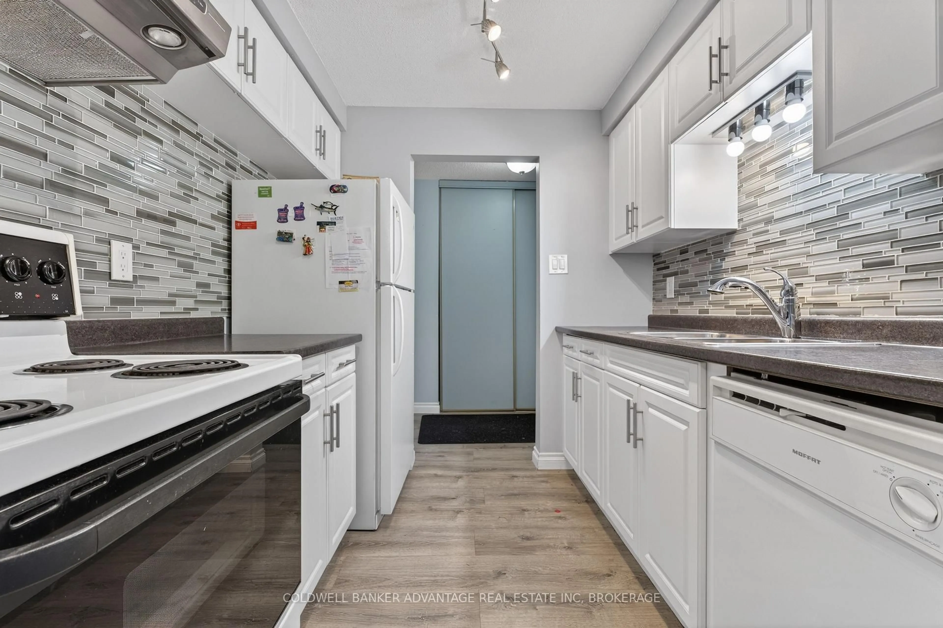 Standard kitchen, unknown for 276 Oakdale Ave #405, St. Catharines Ontario L2P 3S5