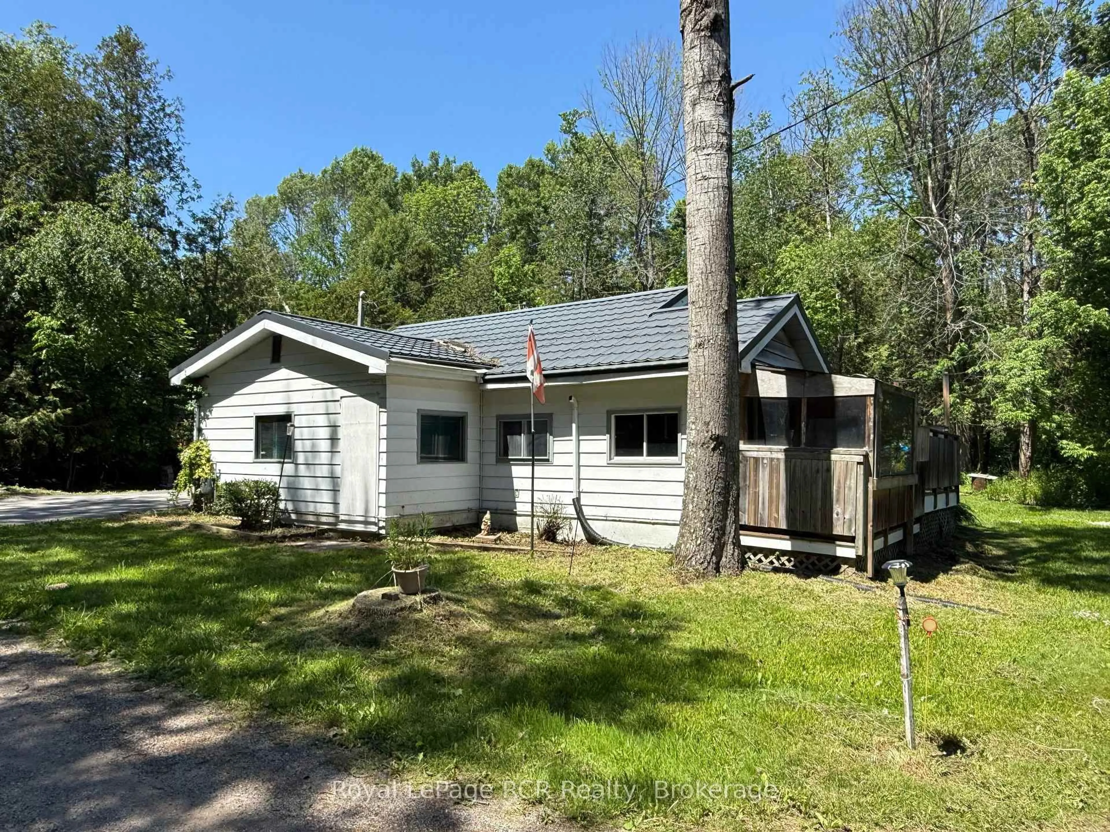 A pic from outside/outdoor area/front of a property/back of a property/a pic from drone, unknown for 105 Washington Ave, Georgian Bluffs Ontario N4K 5N4