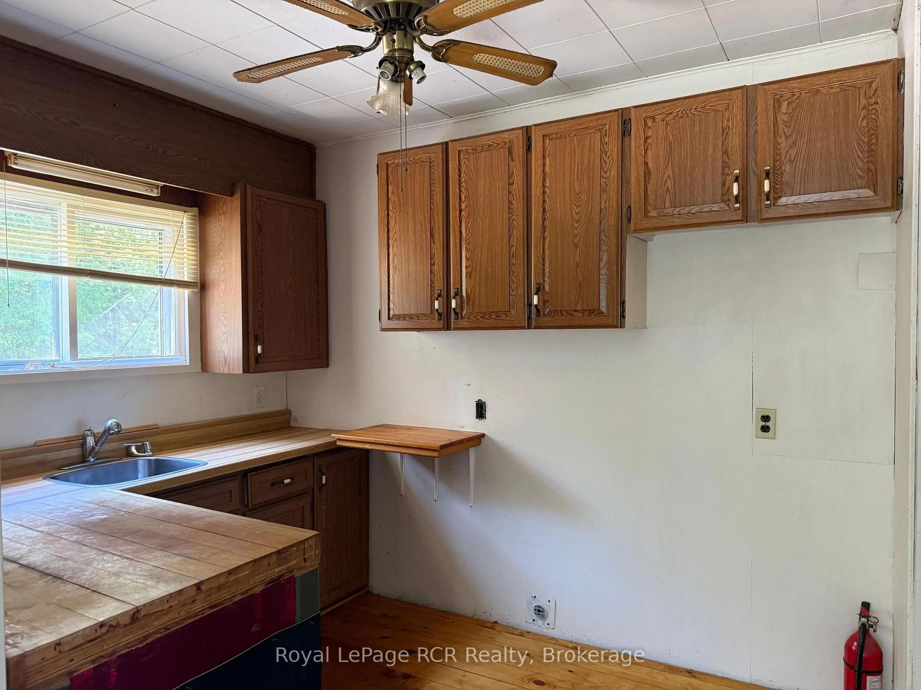 Standard kitchen, unknown for 105 Washington Ave, Georgian Bluffs Ontario N4K 5N4