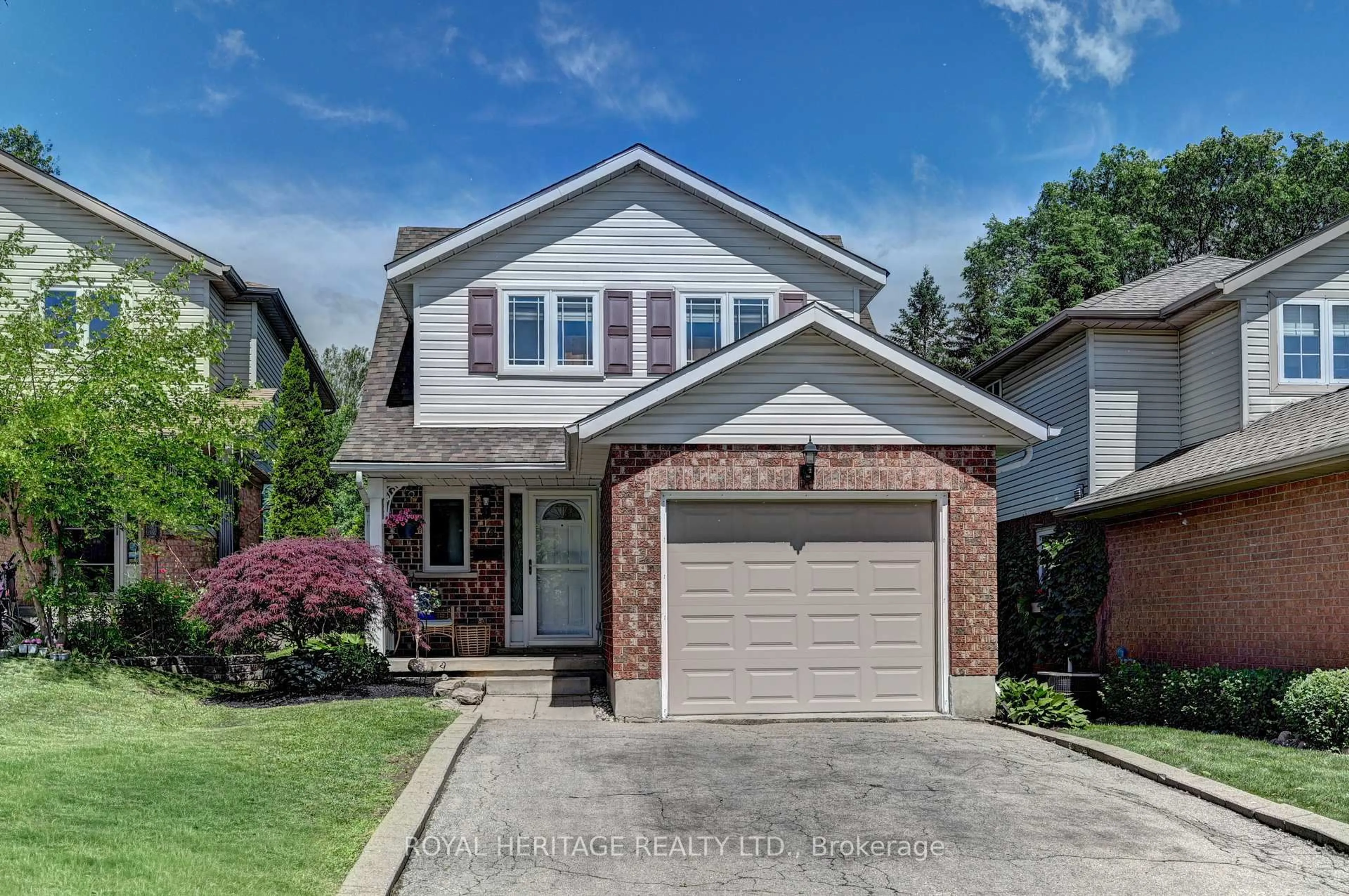 Home with brick exterior material, street for 16 Dawn Ridge Dr, Kitchener Ontario N2N 3J7