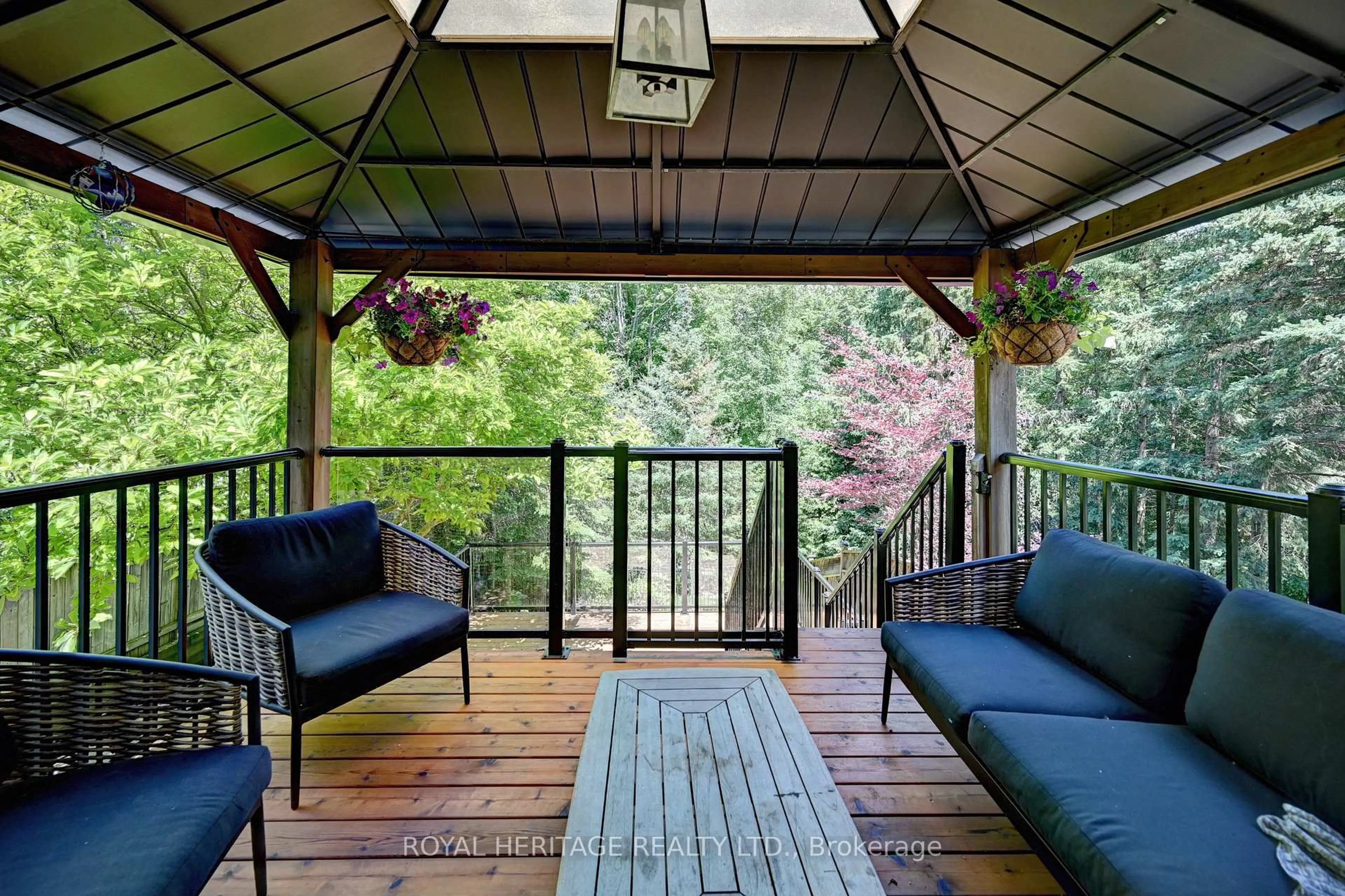 Patio, unknown for 16 Dawn Ridge Dr, Kitchener Ontario N2N 3J7