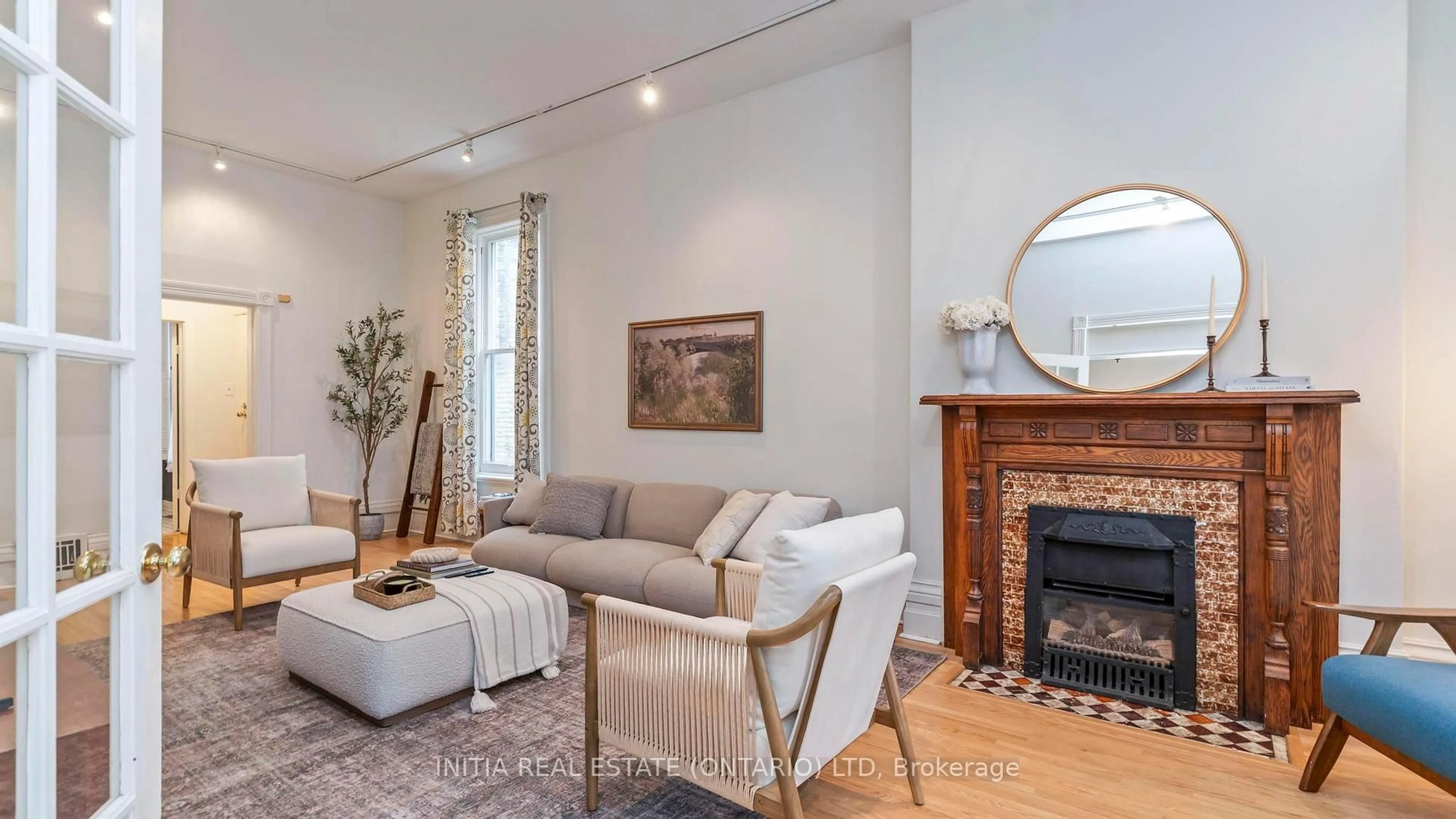 Living room with furniture, unknown for 31 Cartwright St, London East Ontario N6B 2W5