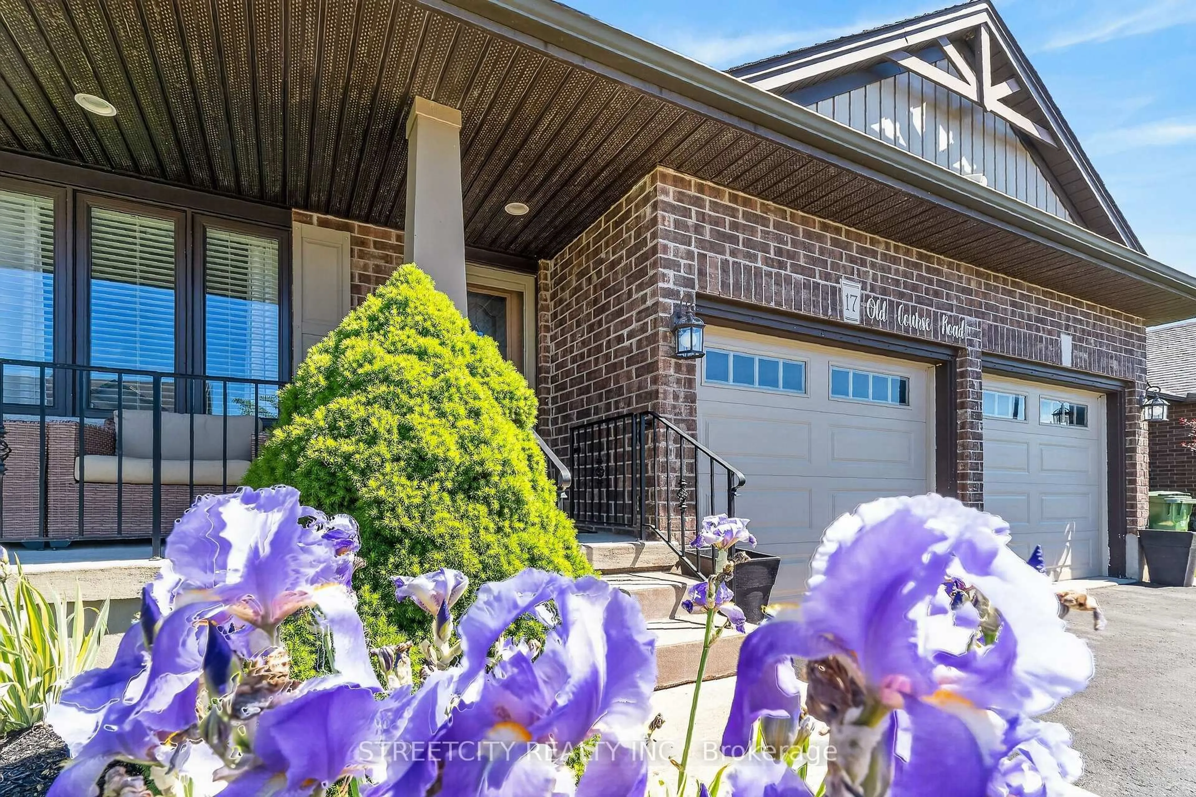 Home with brick exterior material, unknown for 17 Old Course Rd, St. Thomas Ontario N5R 0C8