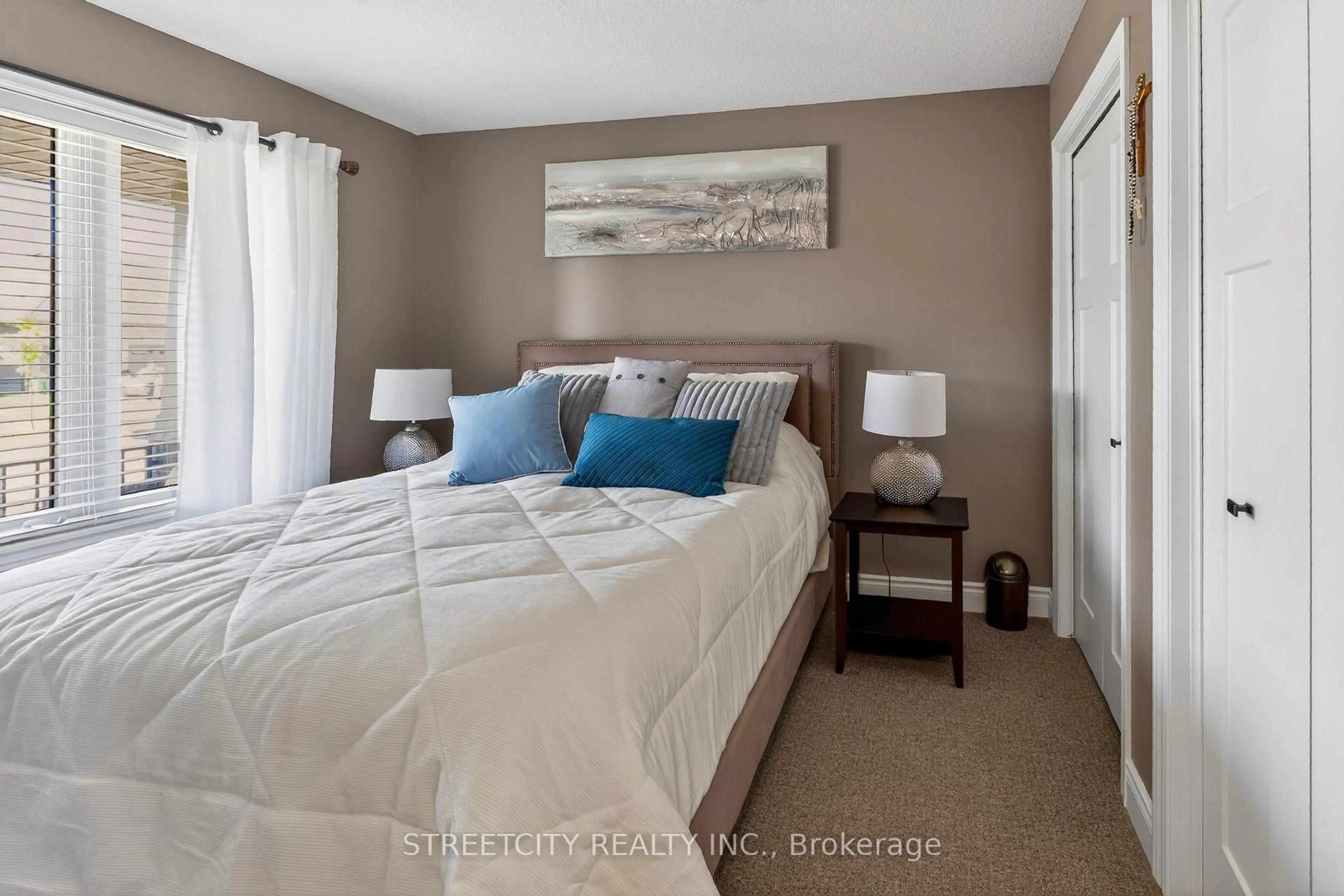 Bedroom with bed, unknown for 17 Old Course Rd, St. Thomas Ontario N5R 0C8