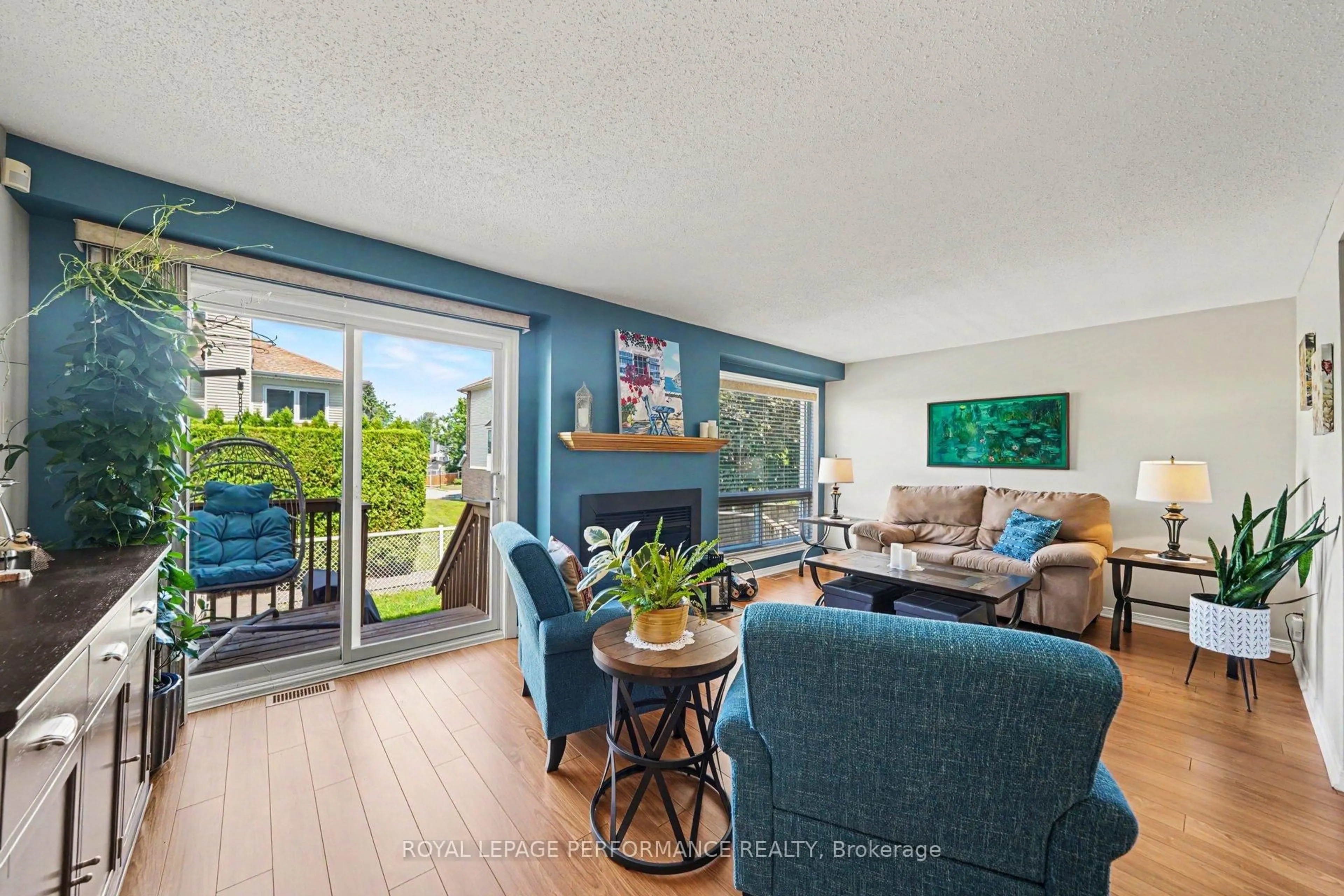 Living room with furniture, wood/laminate floor for 6145 Oak Meadows Dr, Ottawa Ontario K1C 7G7