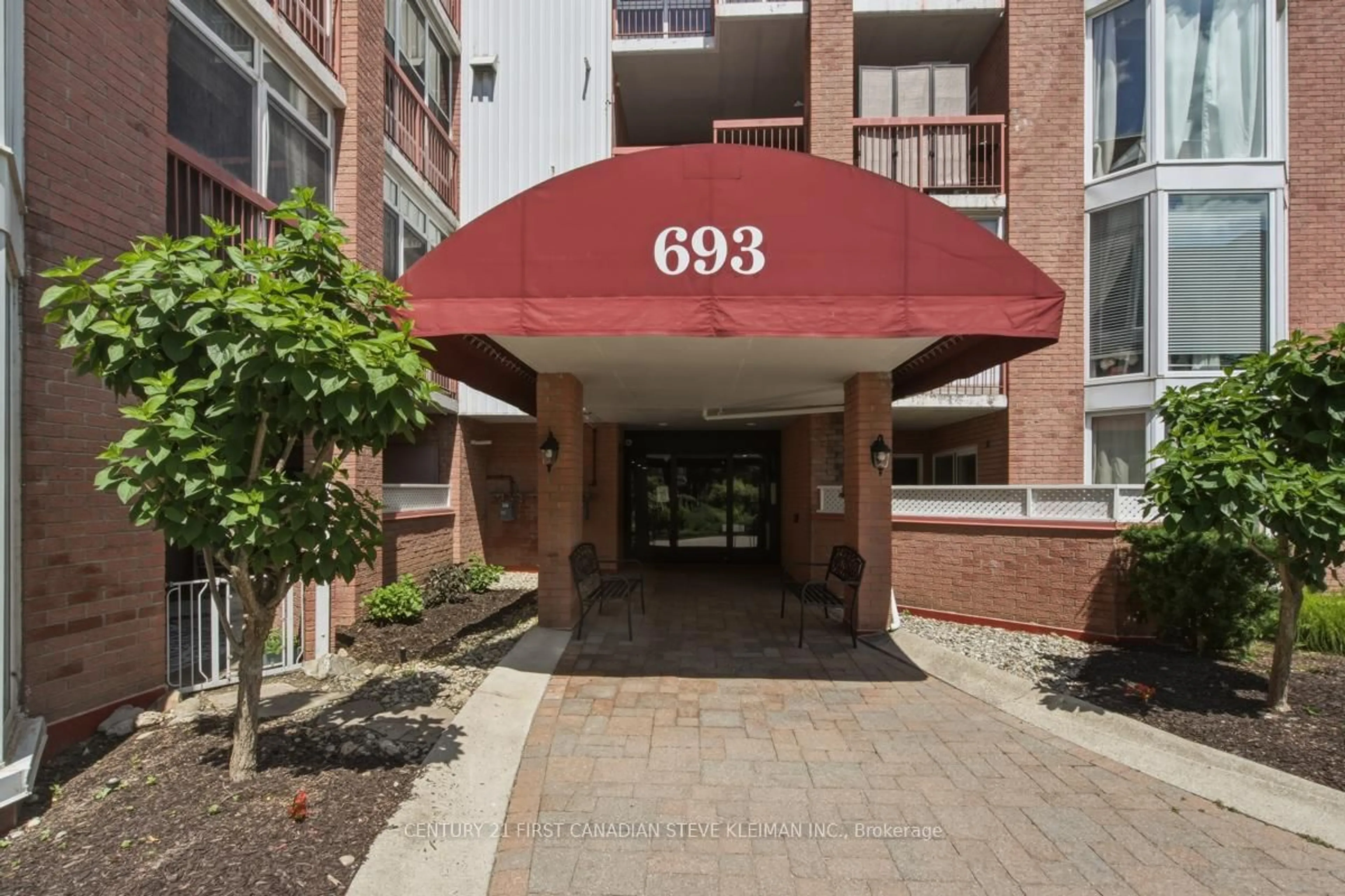 Indoor foyer for 693 Windermere Rd #309, London North Ontario N5X 2P1