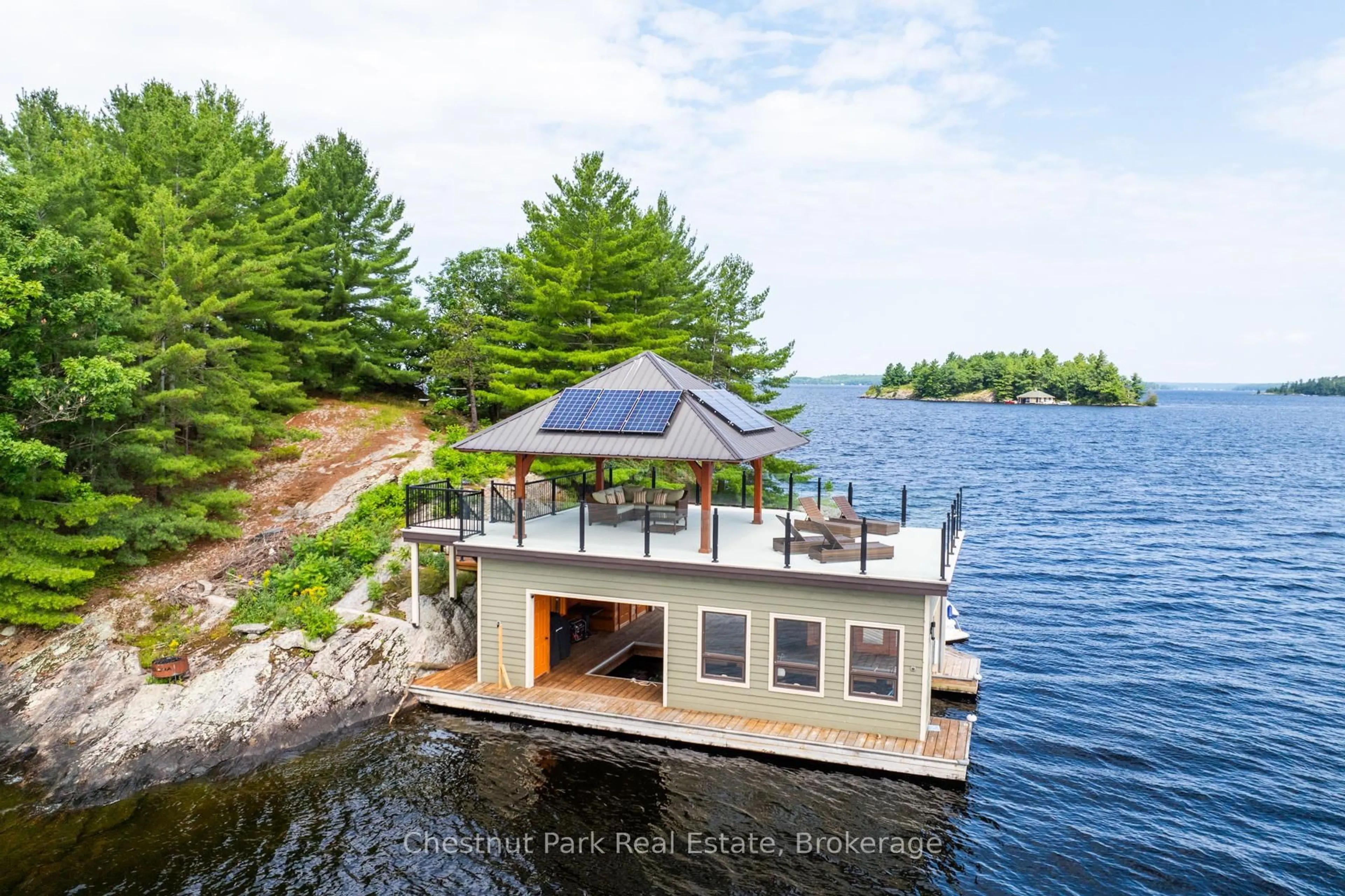 Home with vinyl exterior material, water/lake/river/ocean view for 1 HELENA ISLAND, Gravenhurst Ontario P1P 1R1