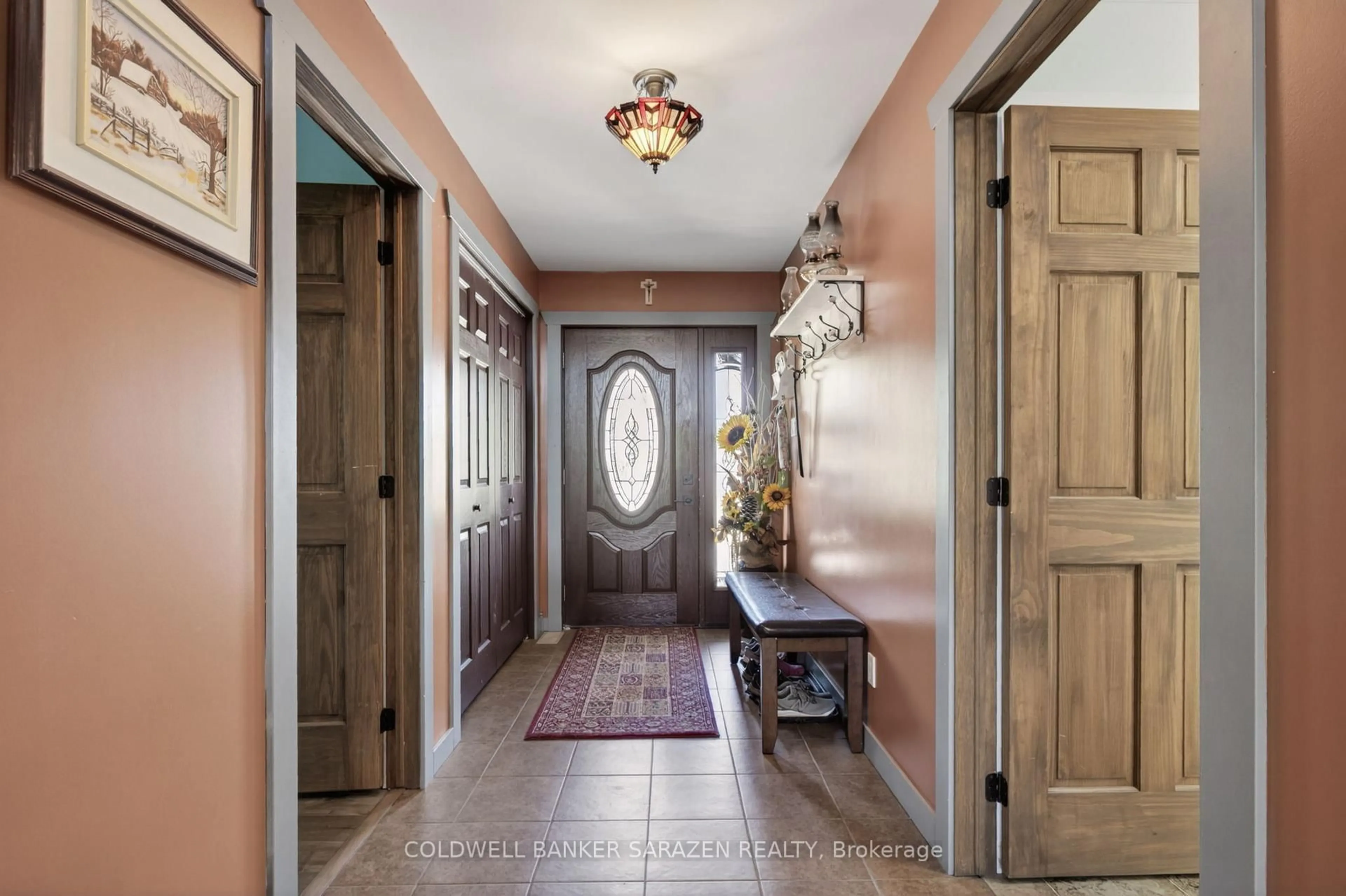 Indoor entryway for 18454 Diversion Rd, North Glengarry Ontario K0C 1B0