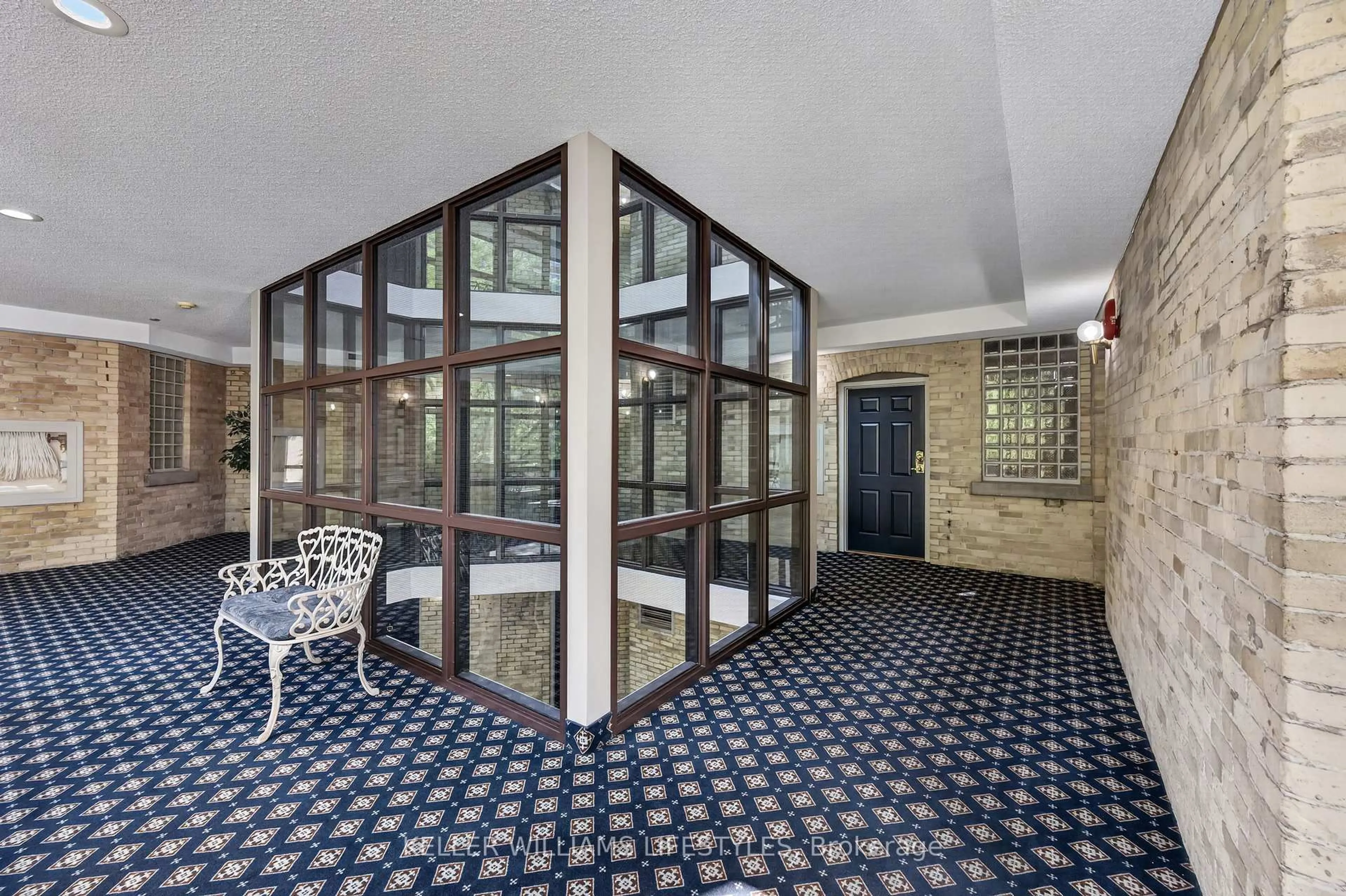 Indoor foyer for 460 Wellington St #205, London East Ontario N6A 3P8