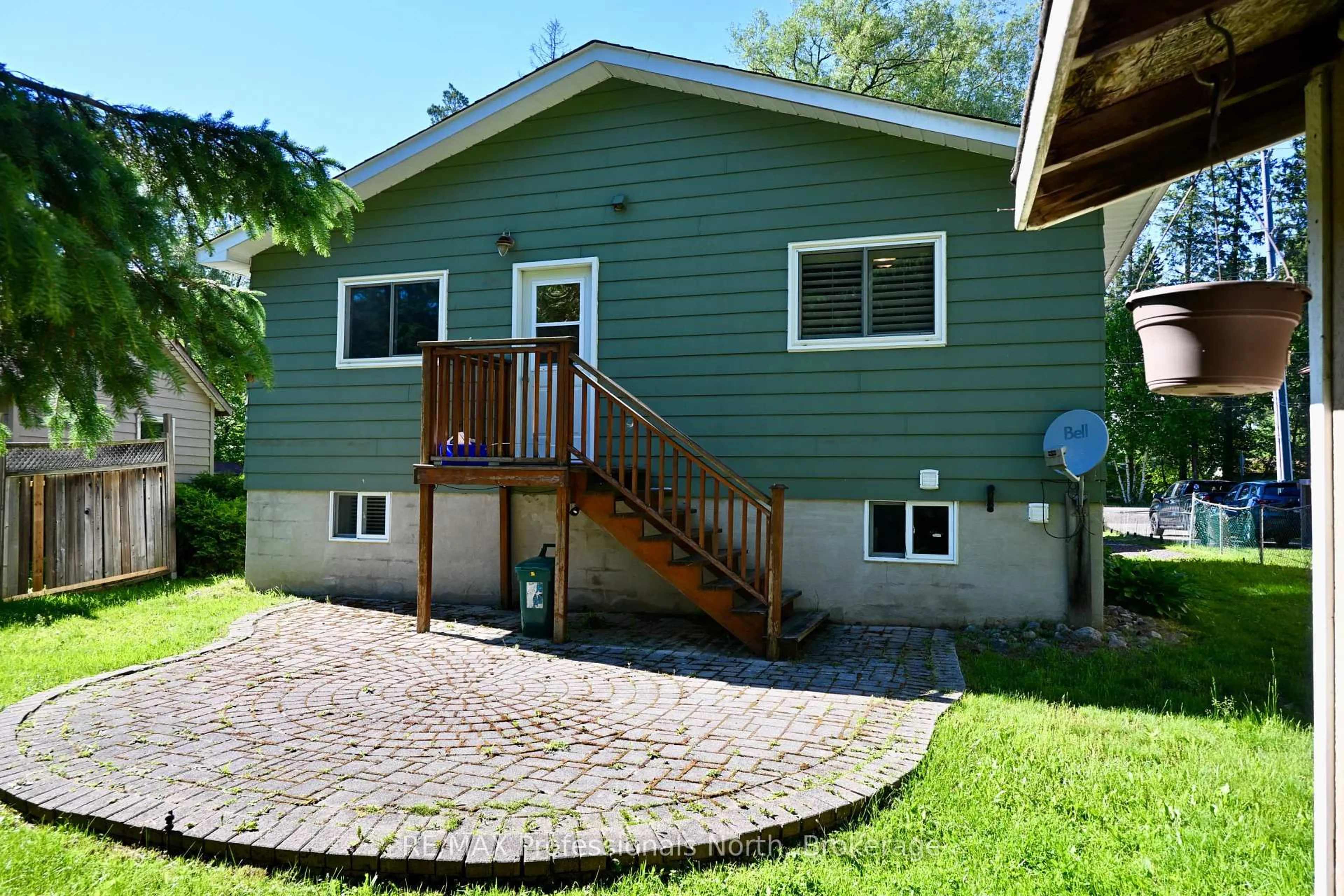 Unknown for 77 Hanes Rd, Huntsville Ontario P1H 1M3