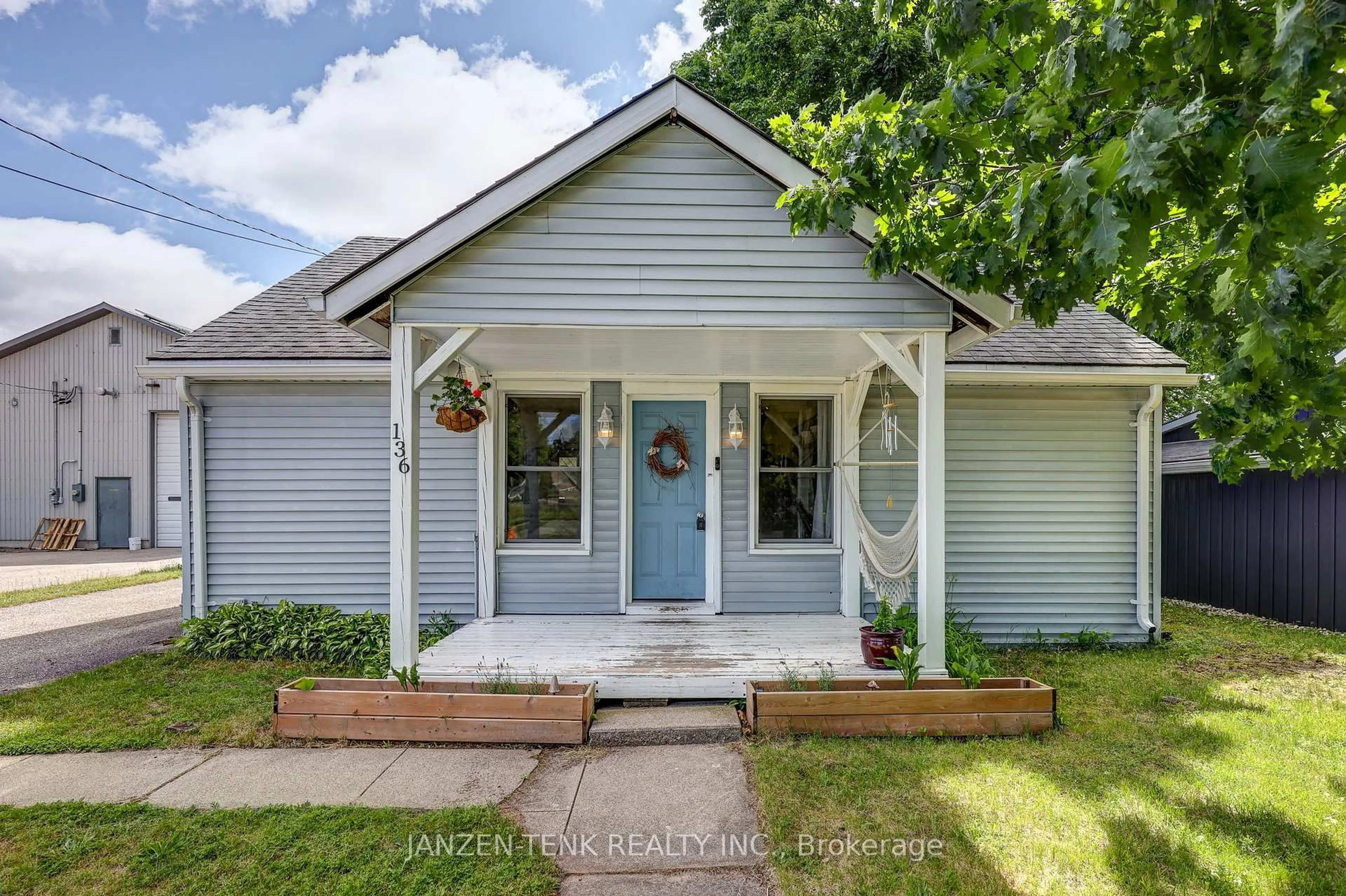 Home with vinyl exterior material, street for 136 King St, Tillsonburg Ontario N4G 3G1