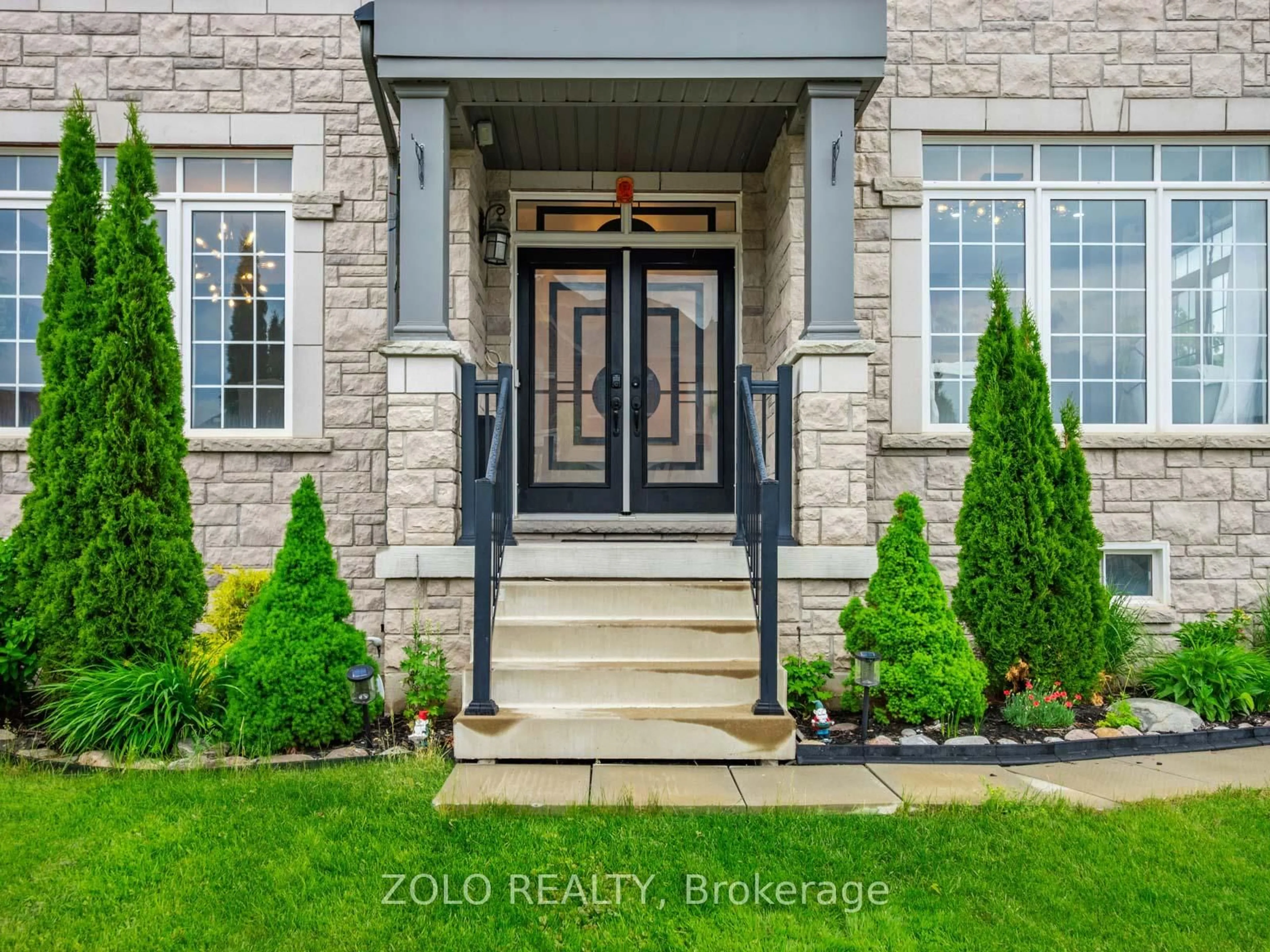 Indoor entryway for 58 Highlands Blvd, Cavan Monaghan Ontario L0A 1G0